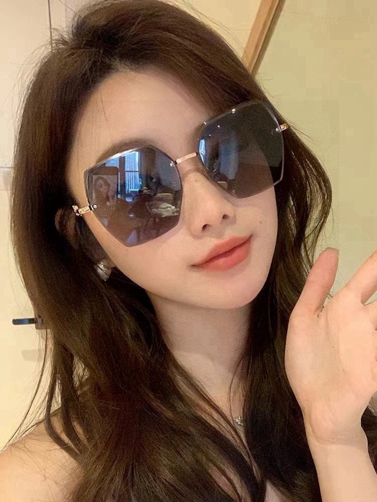  GUCCI-古驰意大利进口🇮🇹2025时尚潮流奢华装饰太阳眼镜 尼龙偏光高清太阳镜明星海报款 超高复杂