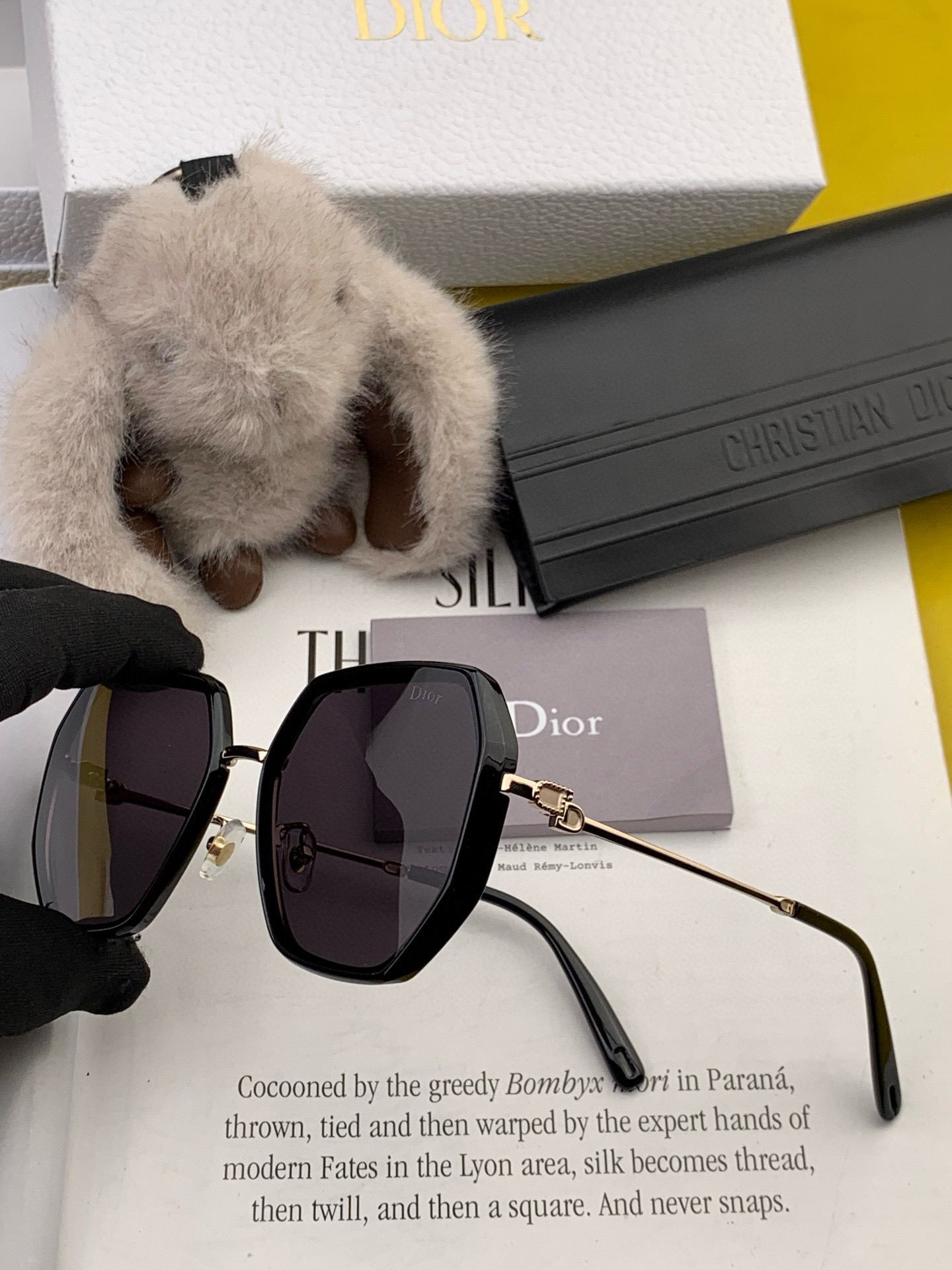   【DIOR】2025新款潮流爆款 时尚方框太阳镜 佩戴舒适 网红潮款墨镜  女士高清加厚偏光太阳镜🕶