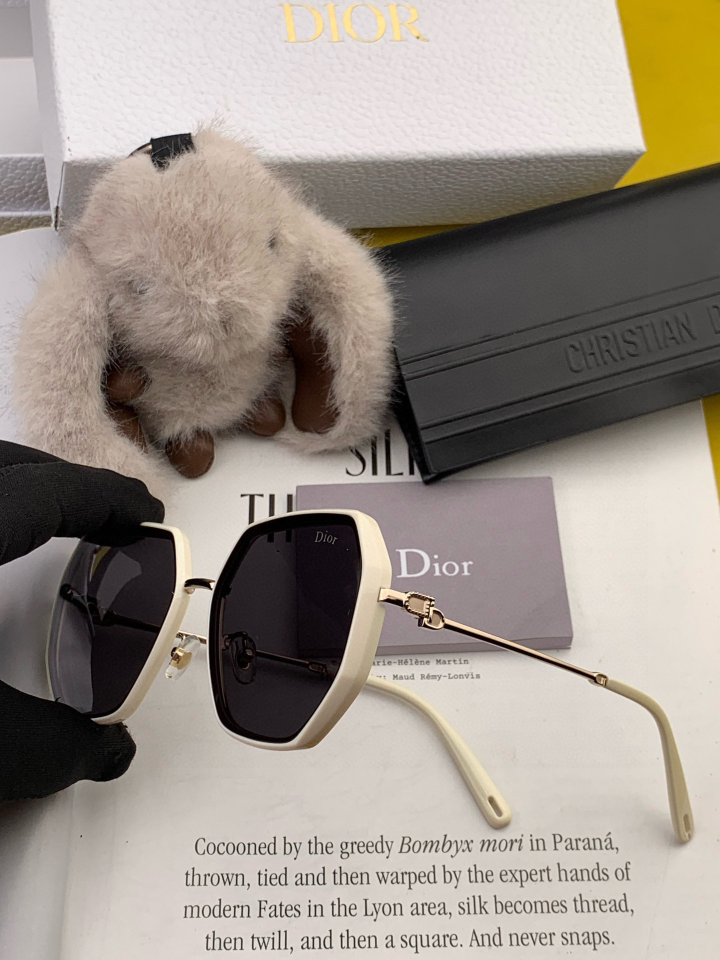   【DIOR】2025新款潮流爆款 时尚方框太阳镜 佩戴舒适 网红潮款墨镜  女士高清加厚偏光太阳镜🕶