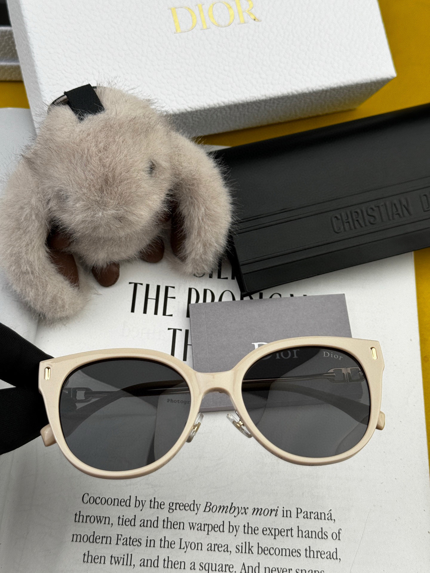   🔺 【DIOR-迪奥】2025开春新款 潮流爆款 时尚圆框偏光太阳镜 高品质 佩戴舒适 网红潮款墨镜