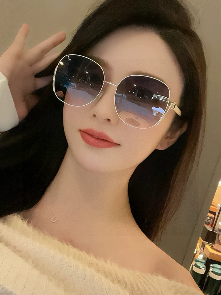   LV 太阳镜潮品官网模特同款 玫瑰玫瑰四叶草🍀精致个性设计简约时尚 高品质值得拥有绝对潮爆整个夏季 