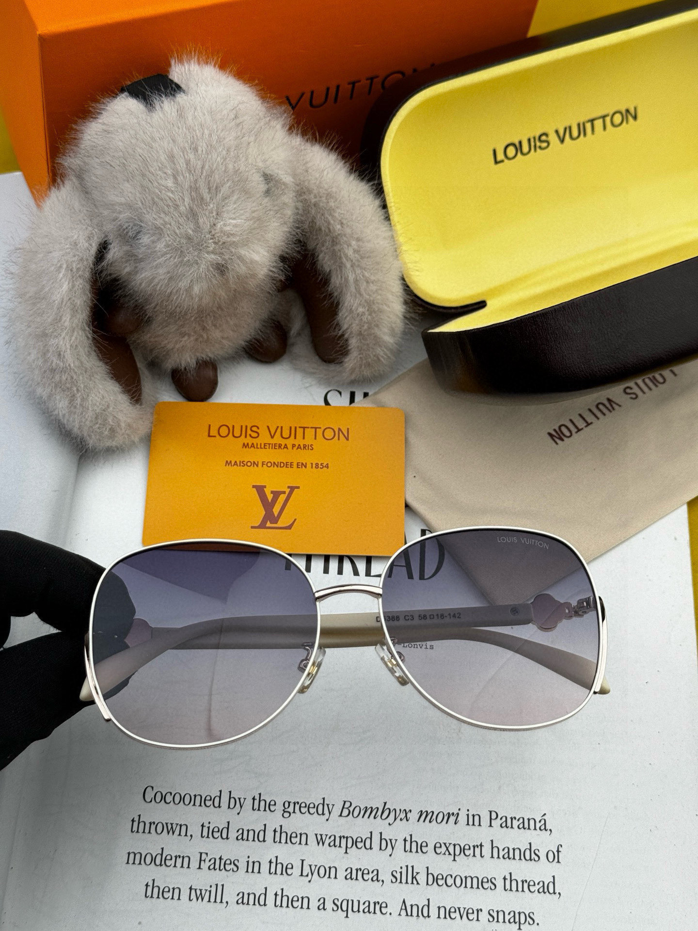   LV 太阳镜潮品官网模特同款 玫瑰玫瑰四叶草🍀精致个性设计简约时尚 高品质值得拥有绝对潮爆整个夏季 
