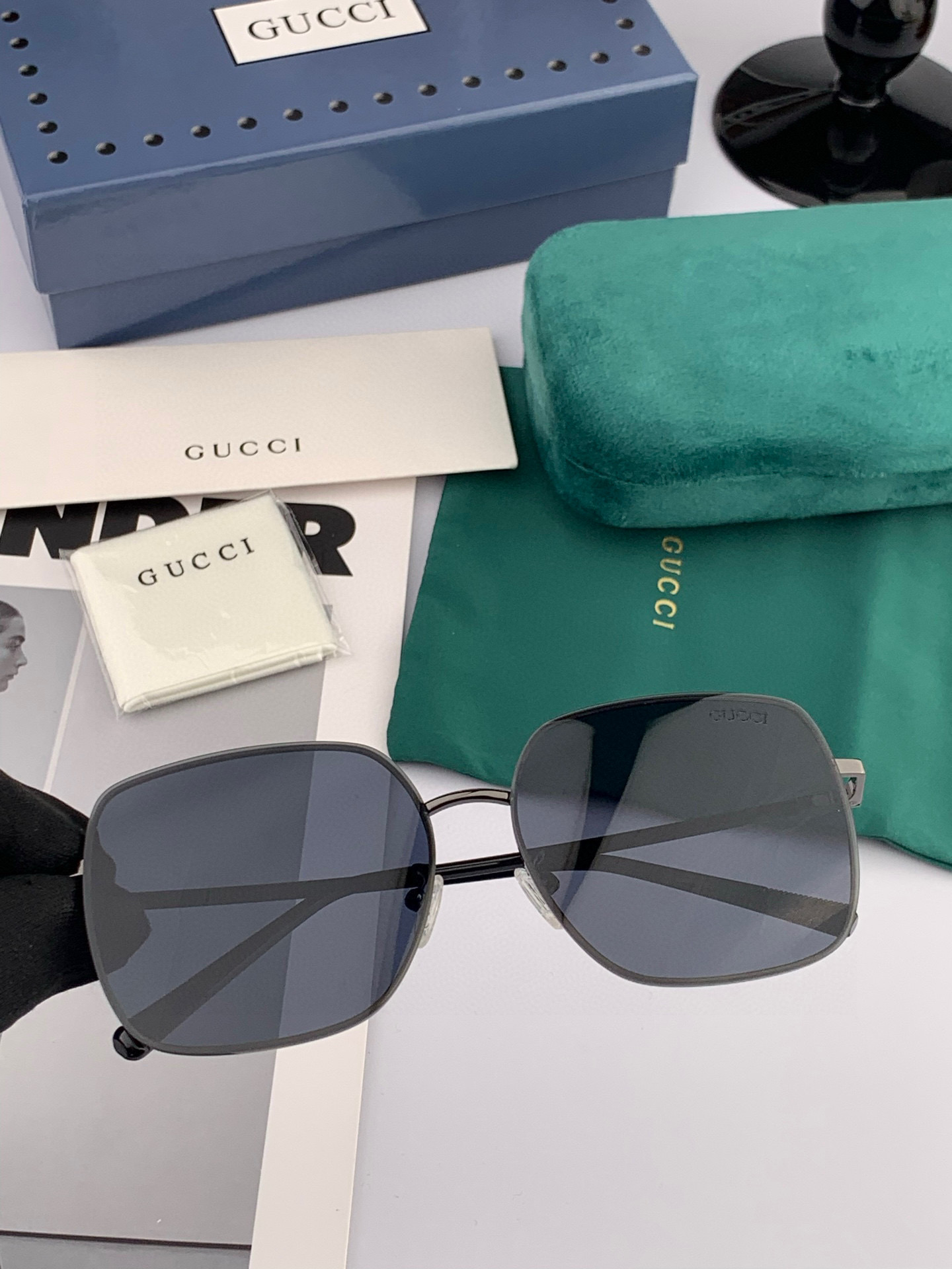        GUCCI 男款炫彩飞行员偏光太阳镜 ❤️材质：高清尼龙加厚卡槽高清偏光镜片 🌹无边框镜架