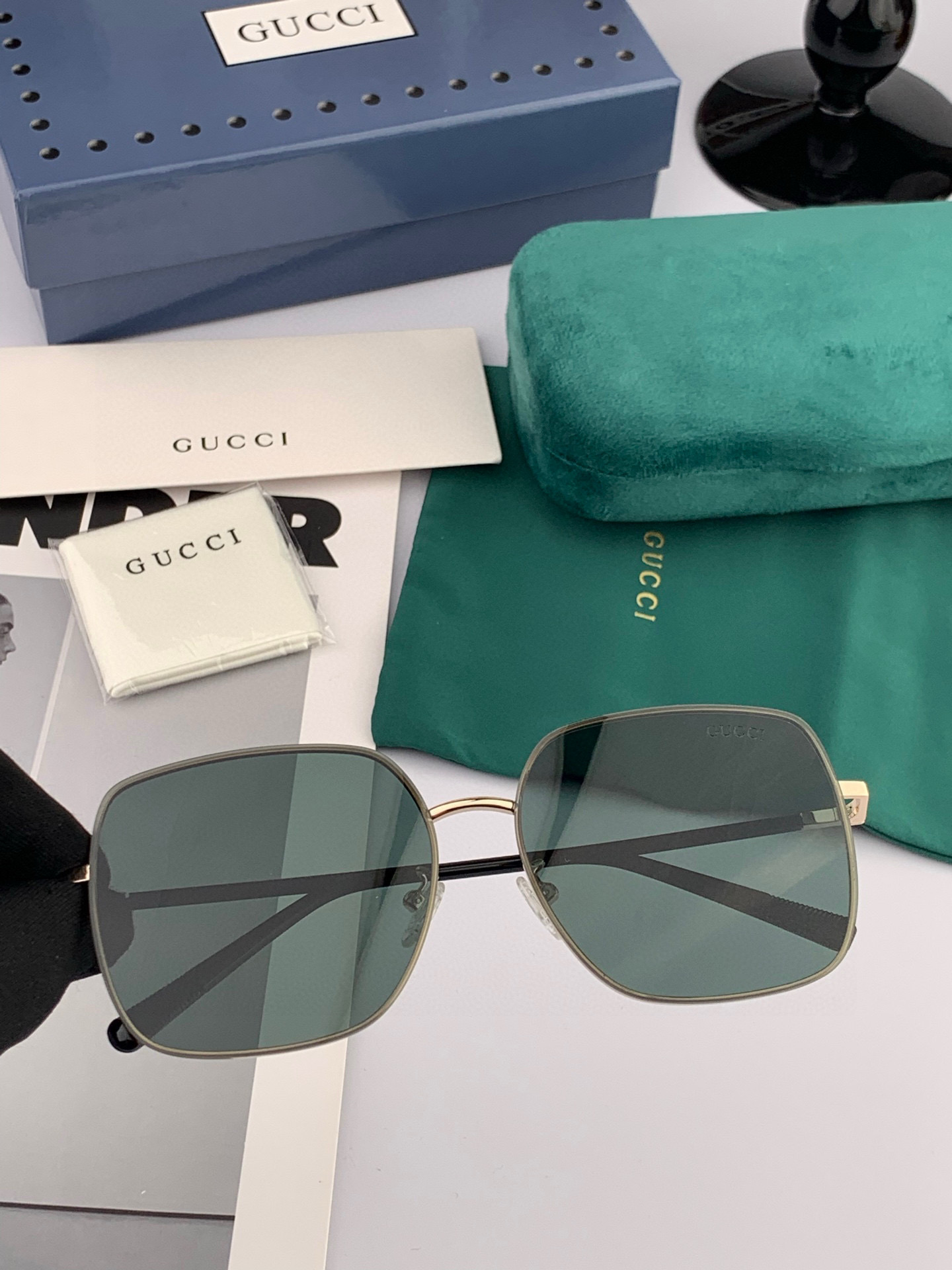        GUCCI 男款炫彩飞行员偏光太阳镜 ❤️材质：高清尼龙加厚卡槽高清偏光镜片 🌹无边框镜架