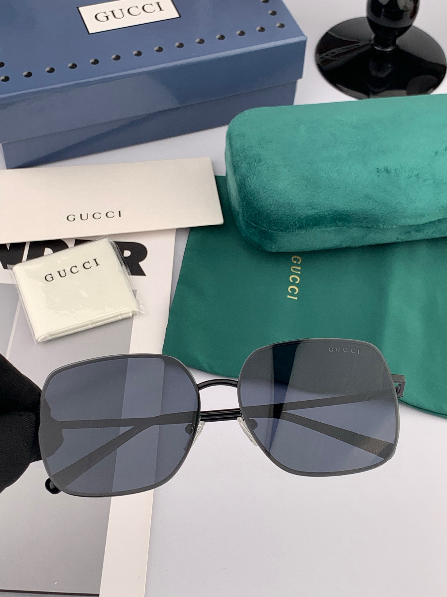        GUCCI 男款炫彩飞行员偏光太阳镜 ❤️材质：高清尼龙加厚卡槽高清偏光镜片 🌹无边框镜架