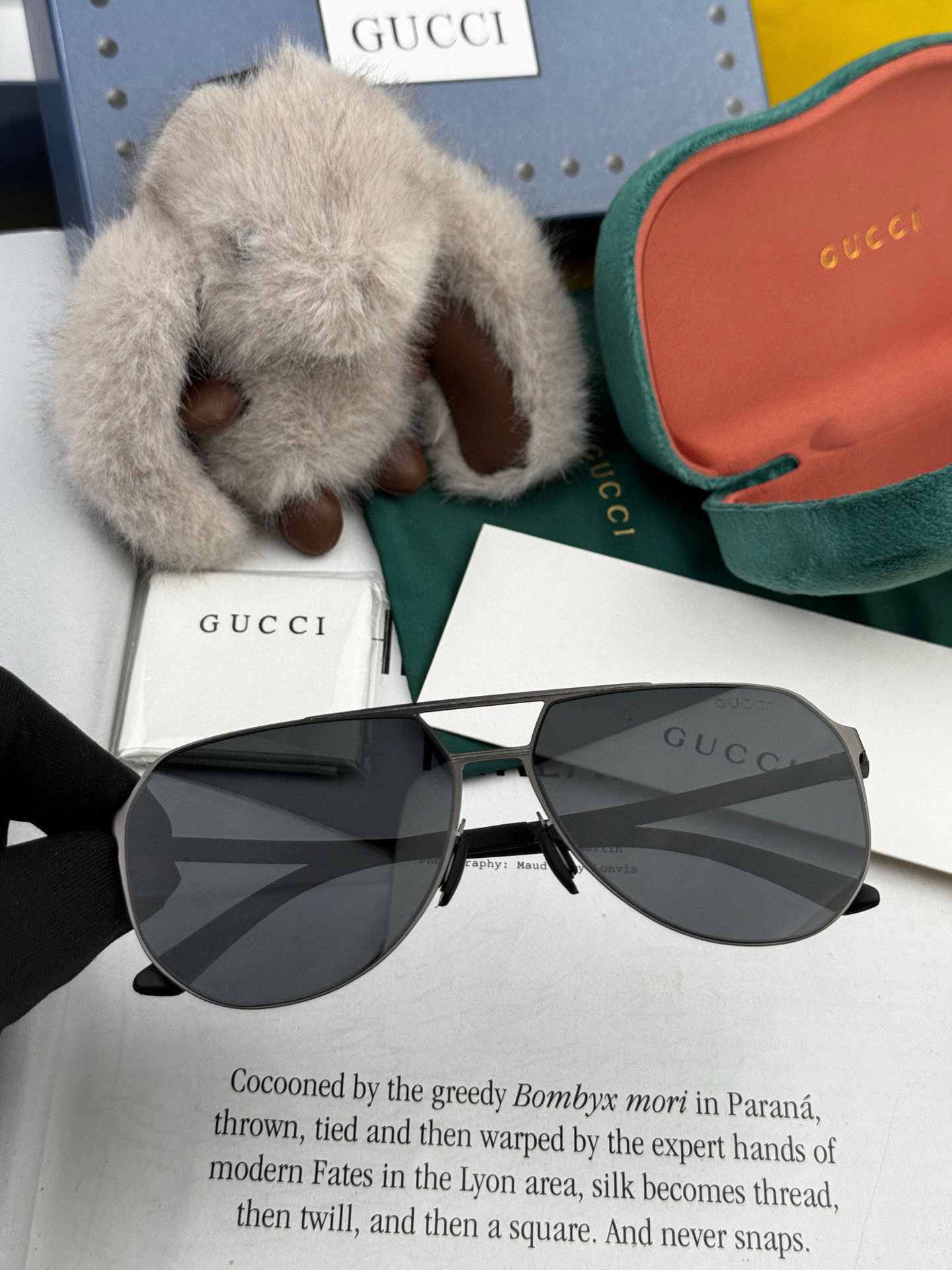        GUCCI 男款炫彩飞行员偏光太阳镜 ❤️材质：高清尼龙加厚卡槽高清偏光镜片 🌹无边框镜架