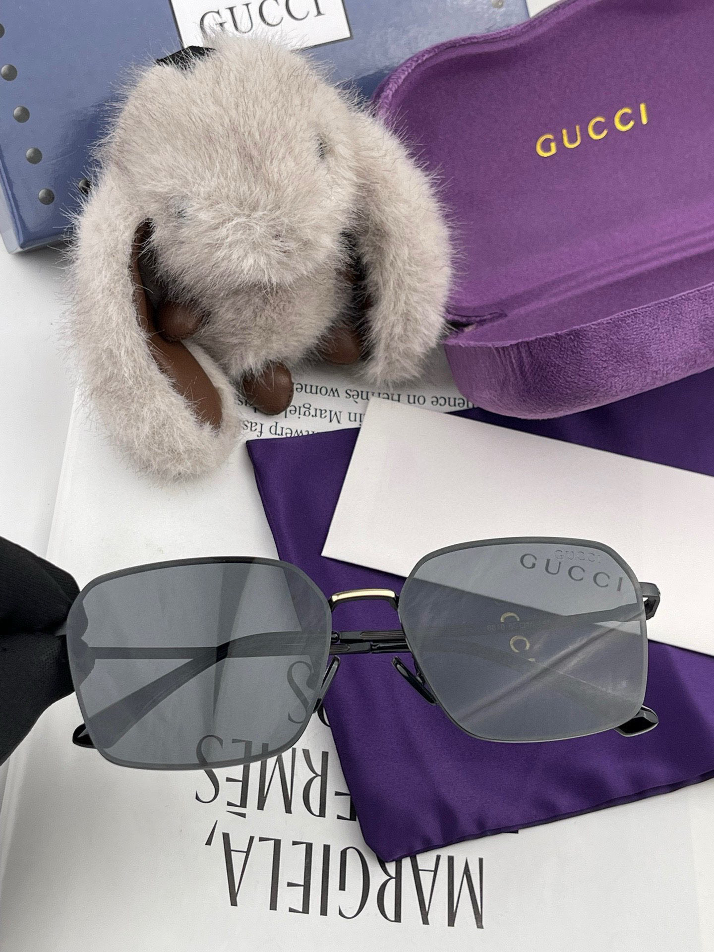        GUCCI 男款炫彩飞行员偏光太阳镜 ❤️材质：高清尼龙加厚卡槽高清偏光镜片 🌹无边框镜架