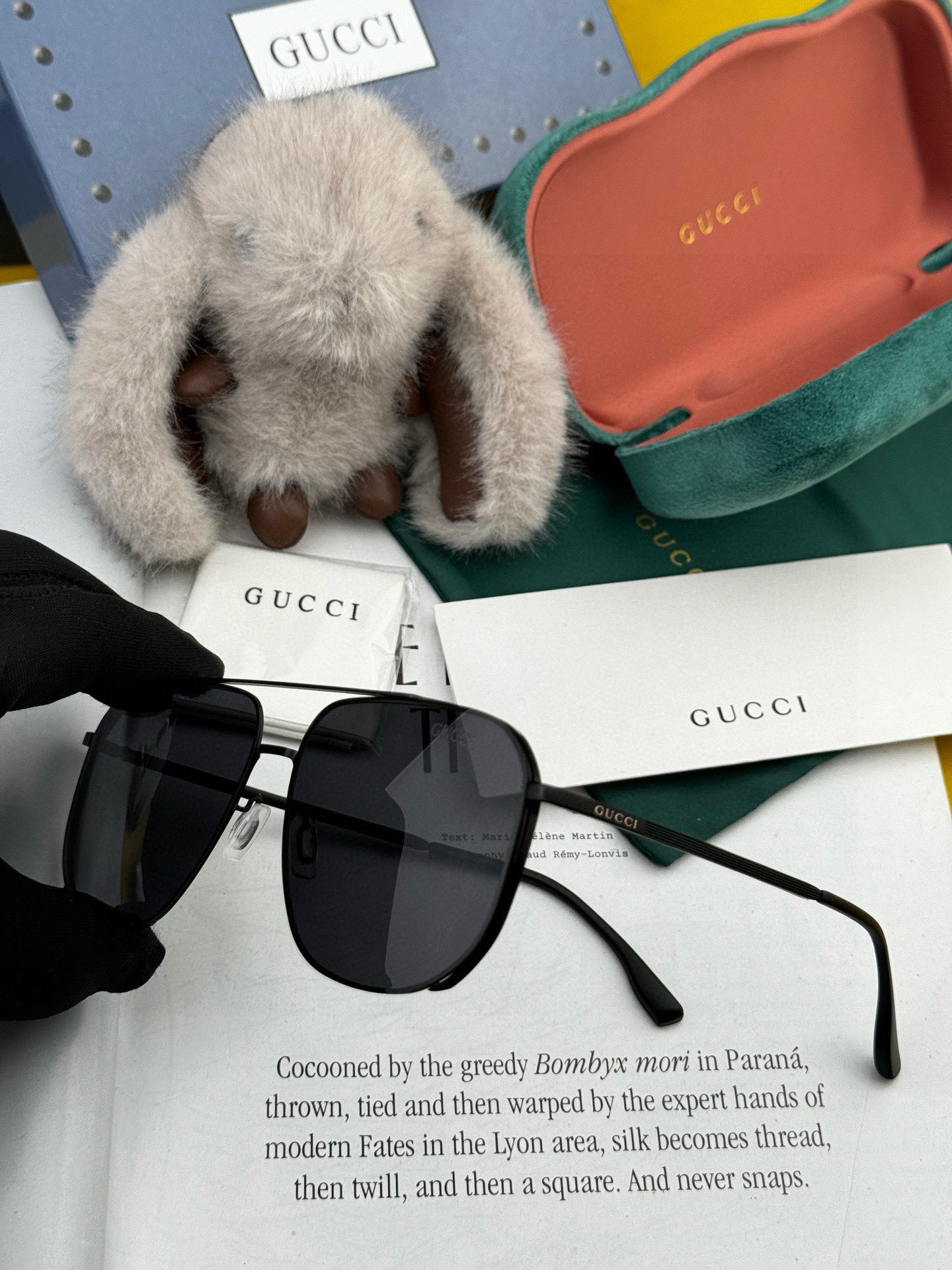         GUCCI 男款炫彩飞行员偏光太阳镜 ❤️材质：高清尼龙加厚卡槽高清偏光镜片 🌹无边框镜