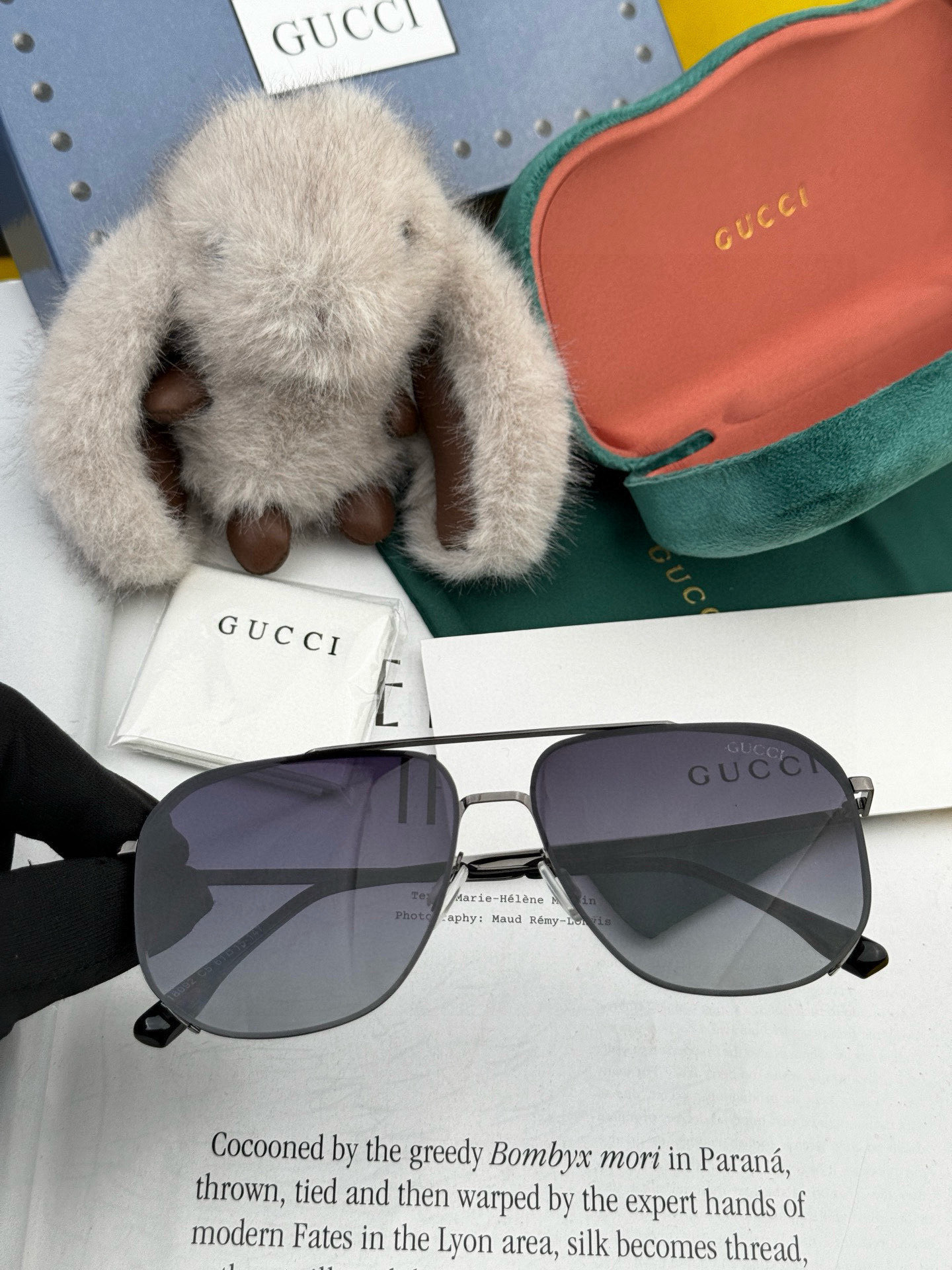         GUCCI 男款炫彩飞行员偏光太阳镜 ❤️材质：高清尼龙加厚卡槽高清偏光镜片 🌹无边框镜