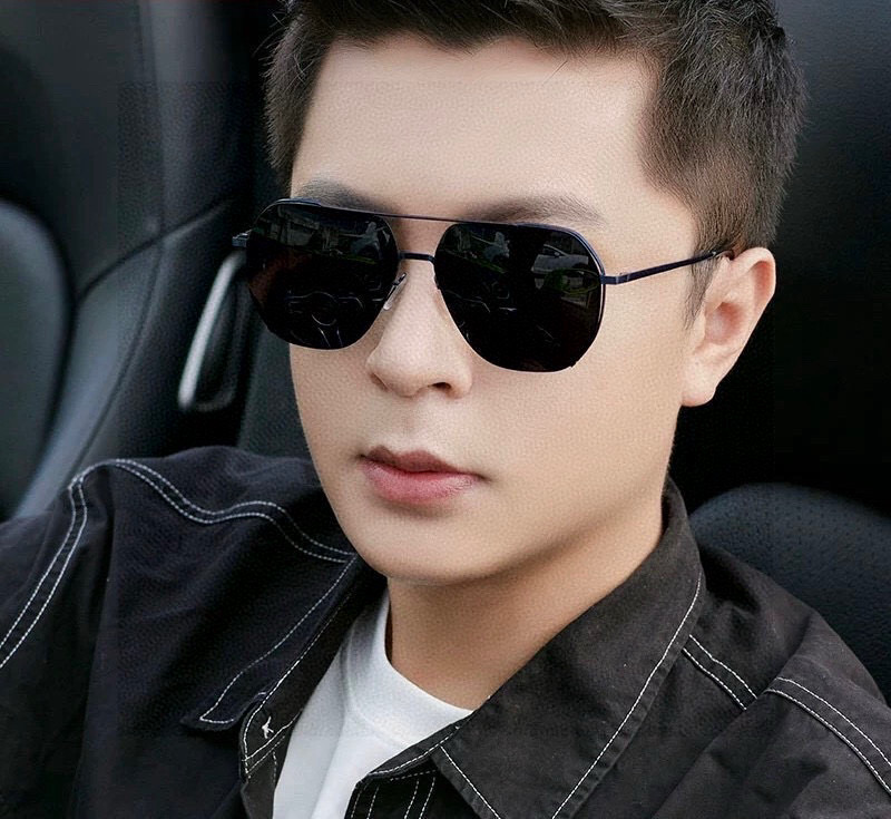        GUCCI 男款炫彩飞行员偏光太阳镜 ❤️材质：高清尼龙加厚卡槽高清偏光镜片 🌹无边框镜架