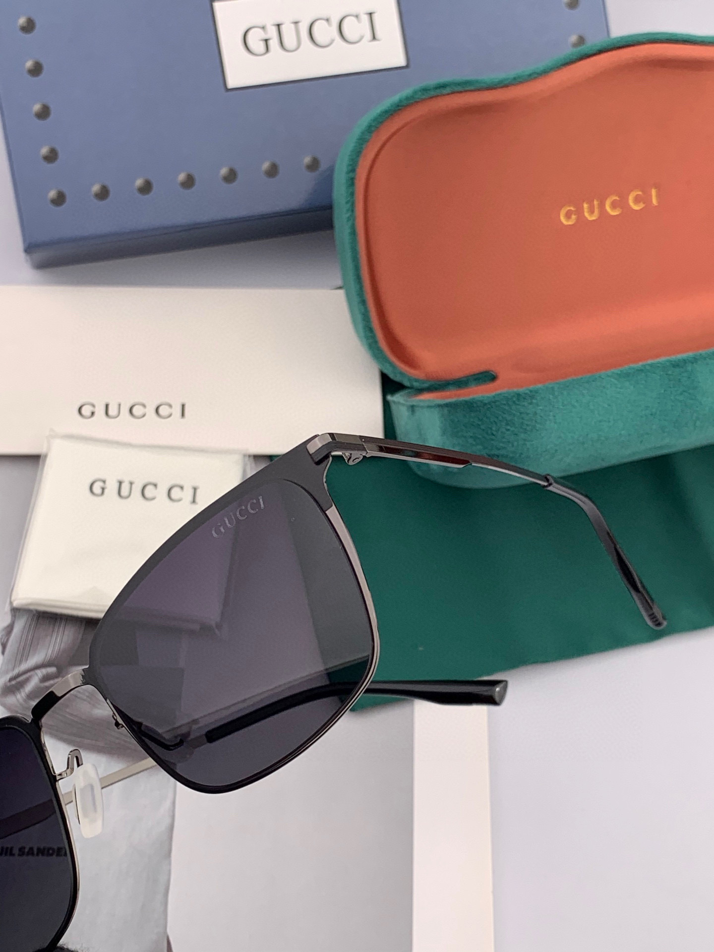     GUCCI-2025新款男情女侣款太阳iP电镀不永褪色 卖点：超轻有超弹性整幅眼镜无丝螺重要的