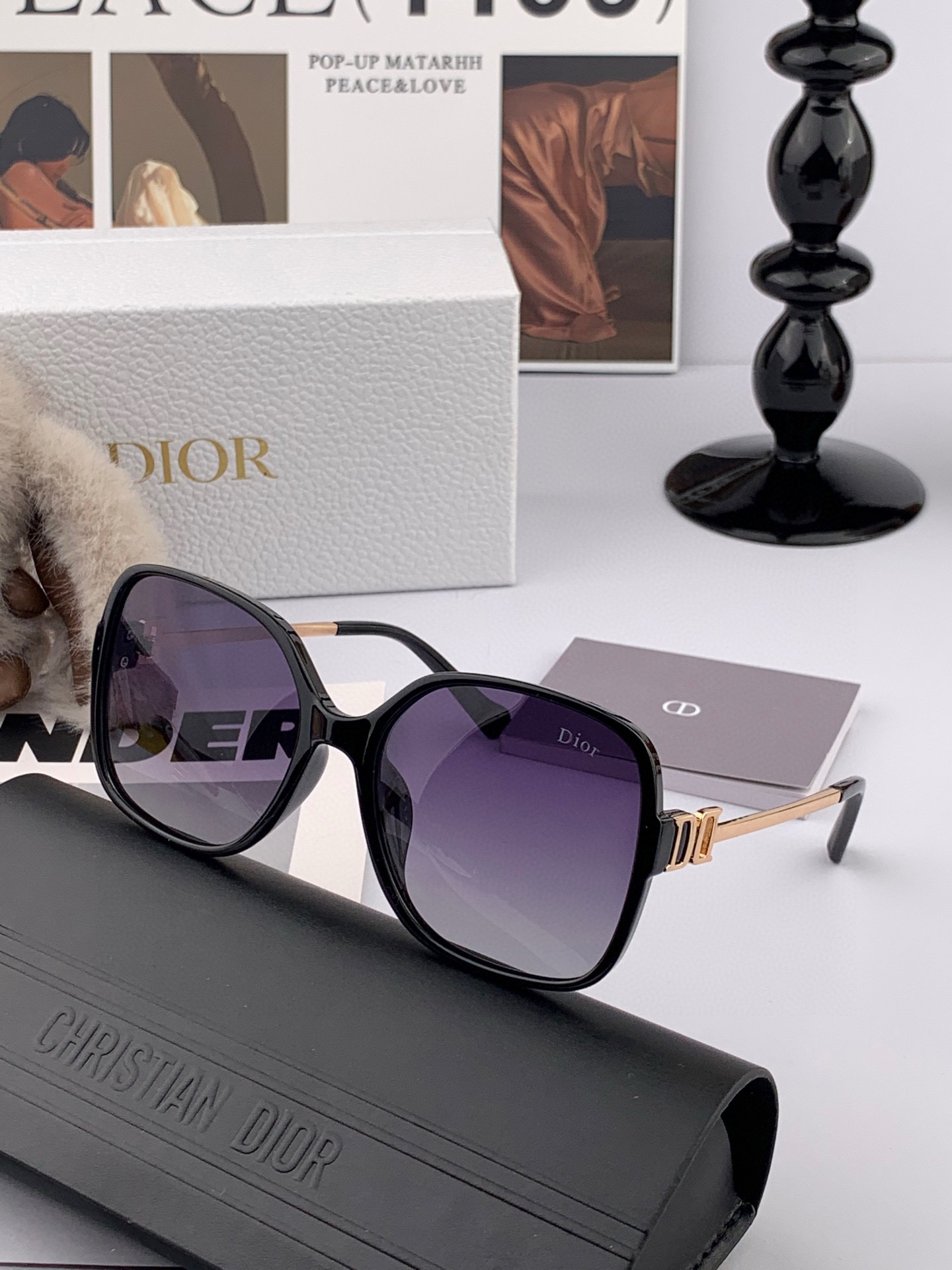 P110 【DIOR】迪奥偏光太阳镜 时尚造型 开车驾驶镜时尚墨镜🌸世界顶级奢华品牌，品质保证！😍😍经典款, 明星热爱!💥💥有史以来最畅销的品牌眼镜！  适合各种脸型  型号：D8266
