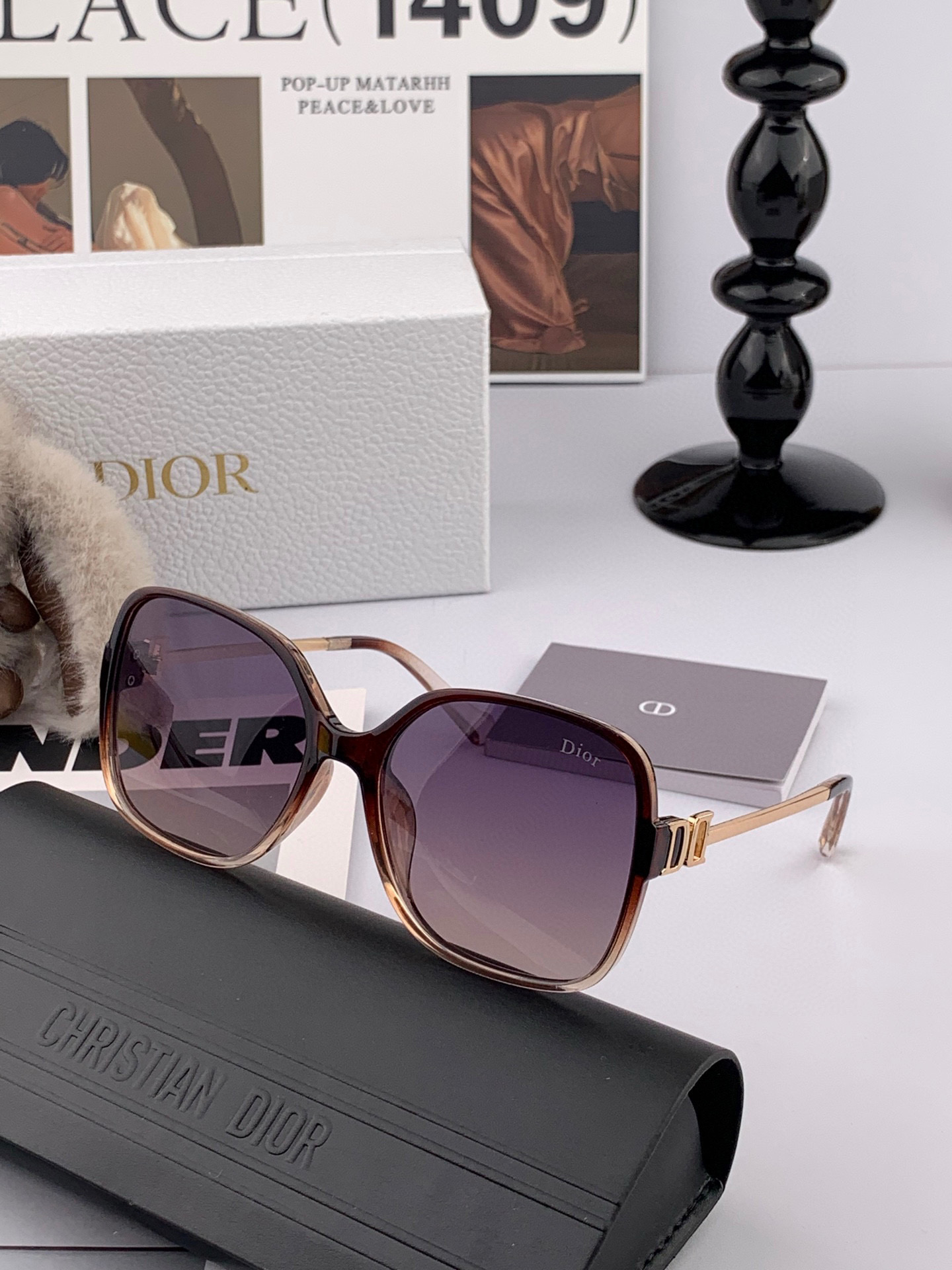 P110 【DIOR】迪奥偏光太阳镜 时尚造型 开车驾驶镜时尚墨镜🌸世界顶级奢华品牌，品质保证！😍😍经典款, 明星热爱!💥💥有史以来最畅销的品牌眼镜！  适合各种脸型  型号：D8266