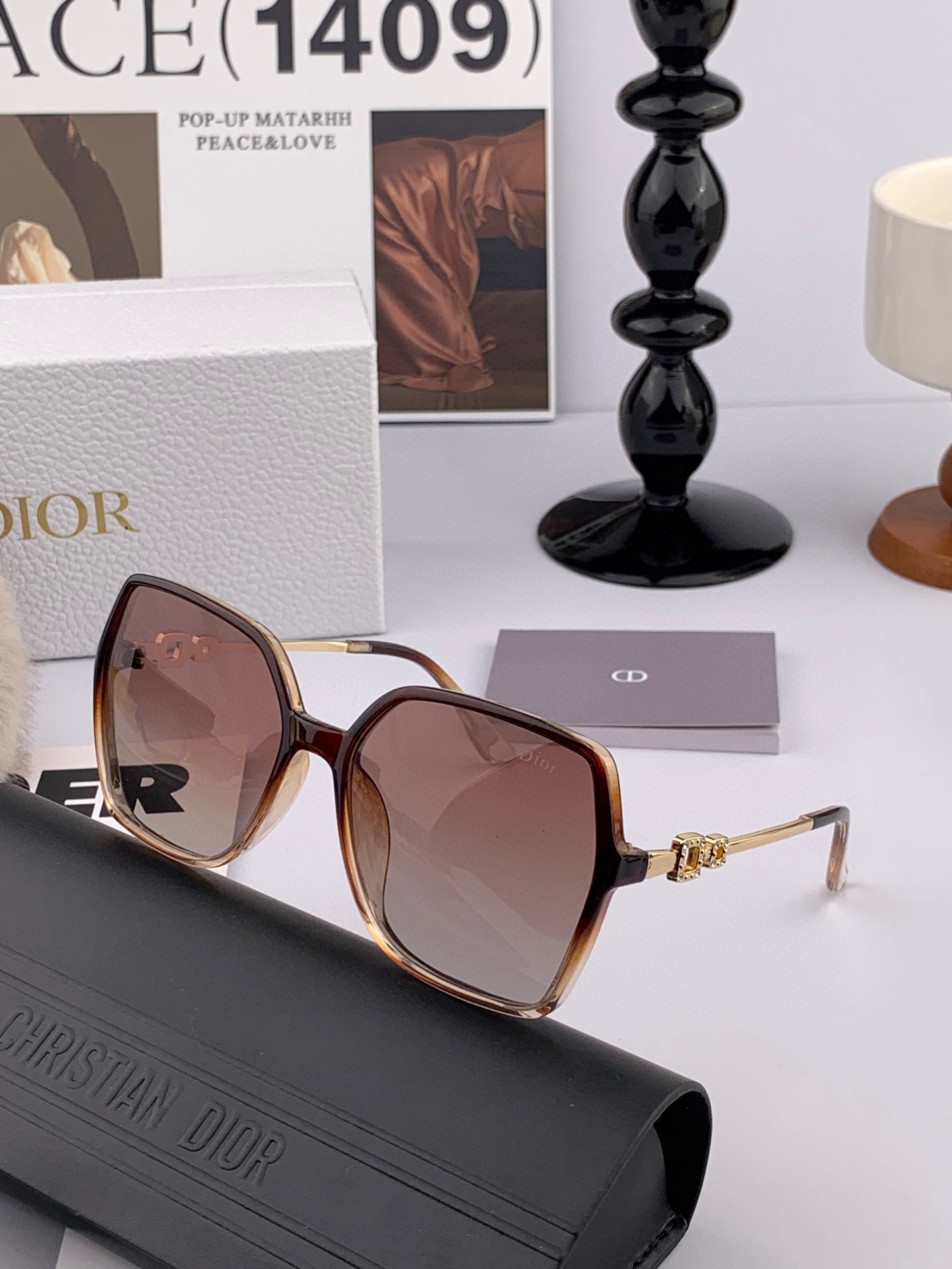 P110 【DIOR】迪奥偏光太阳镜 时尚造型 开车驾驶镜时尚墨镜🌸世界顶级奢华品牌，品质保证！😍😍经典款, 明星热爱!💥💥有史以来最畅销的品牌眼镜！  适合各种脸型  型号：D2267