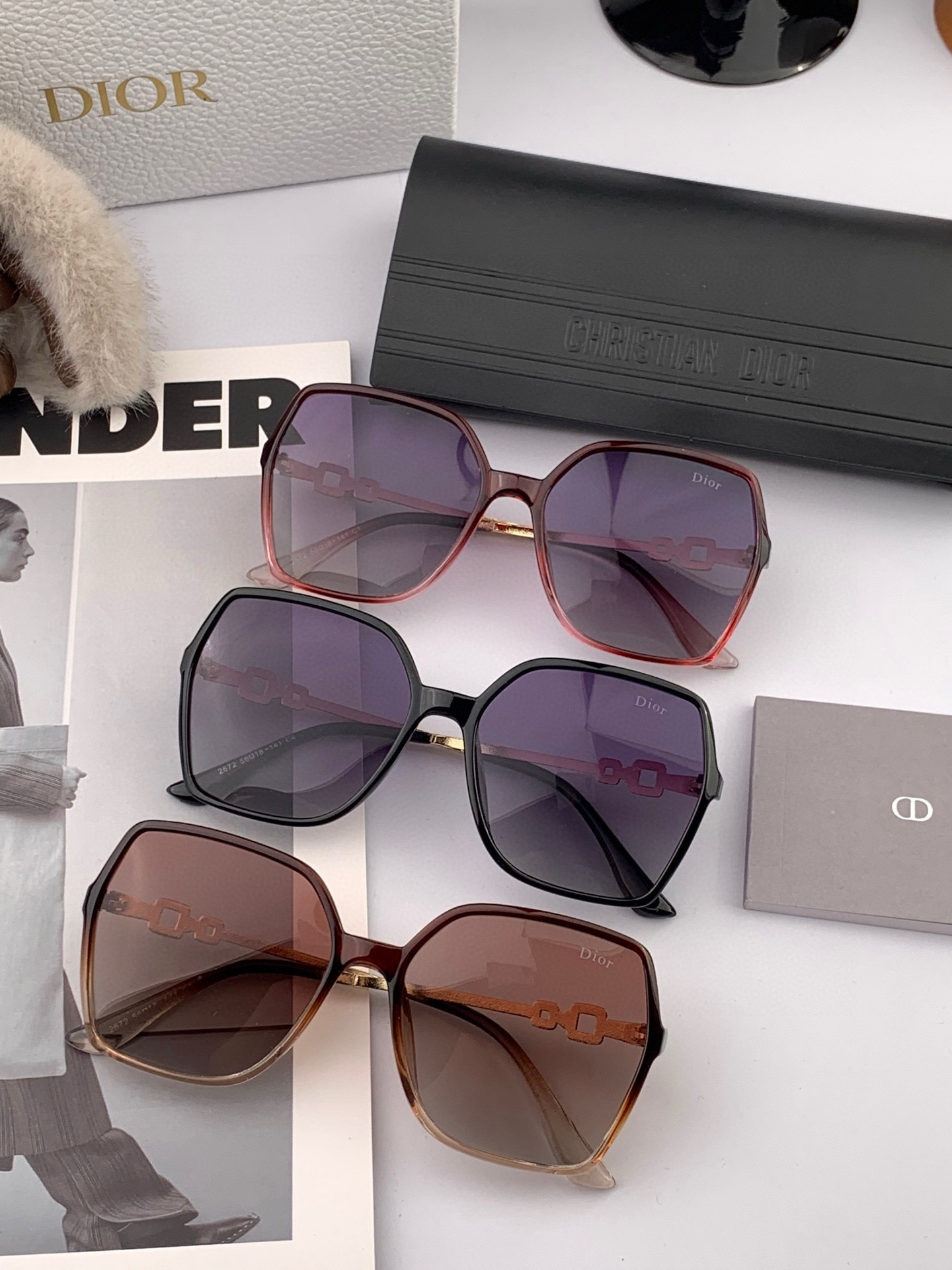 P110 【DIOR】迪奥偏光太阳镜 时尚造型 开车驾驶镜时尚墨镜🌸世界顶级奢华品牌，品质保证！😍😍经典款, 明星热爱!💥💥有史以来最畅销的品牌眼镜！  适合各种脸型  型号：D2267