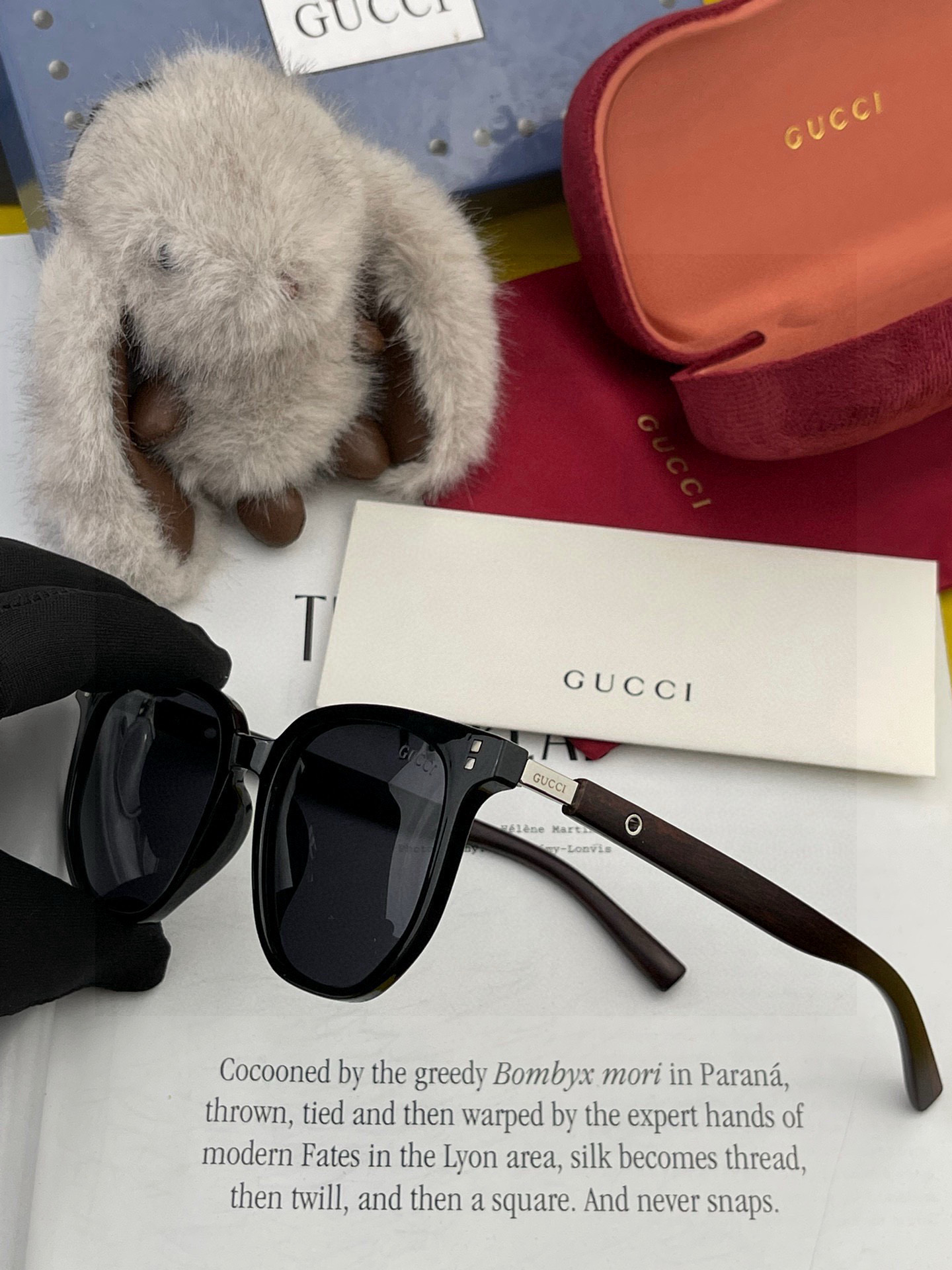 P110  超好看 潮酷【GUCCI】古驰 新款款太阳镜以独特魅力和前卫风格诠释春夏最新眼镜，以方框设计，中梁连体质感超好佩带舒适 ！型号：G1359。