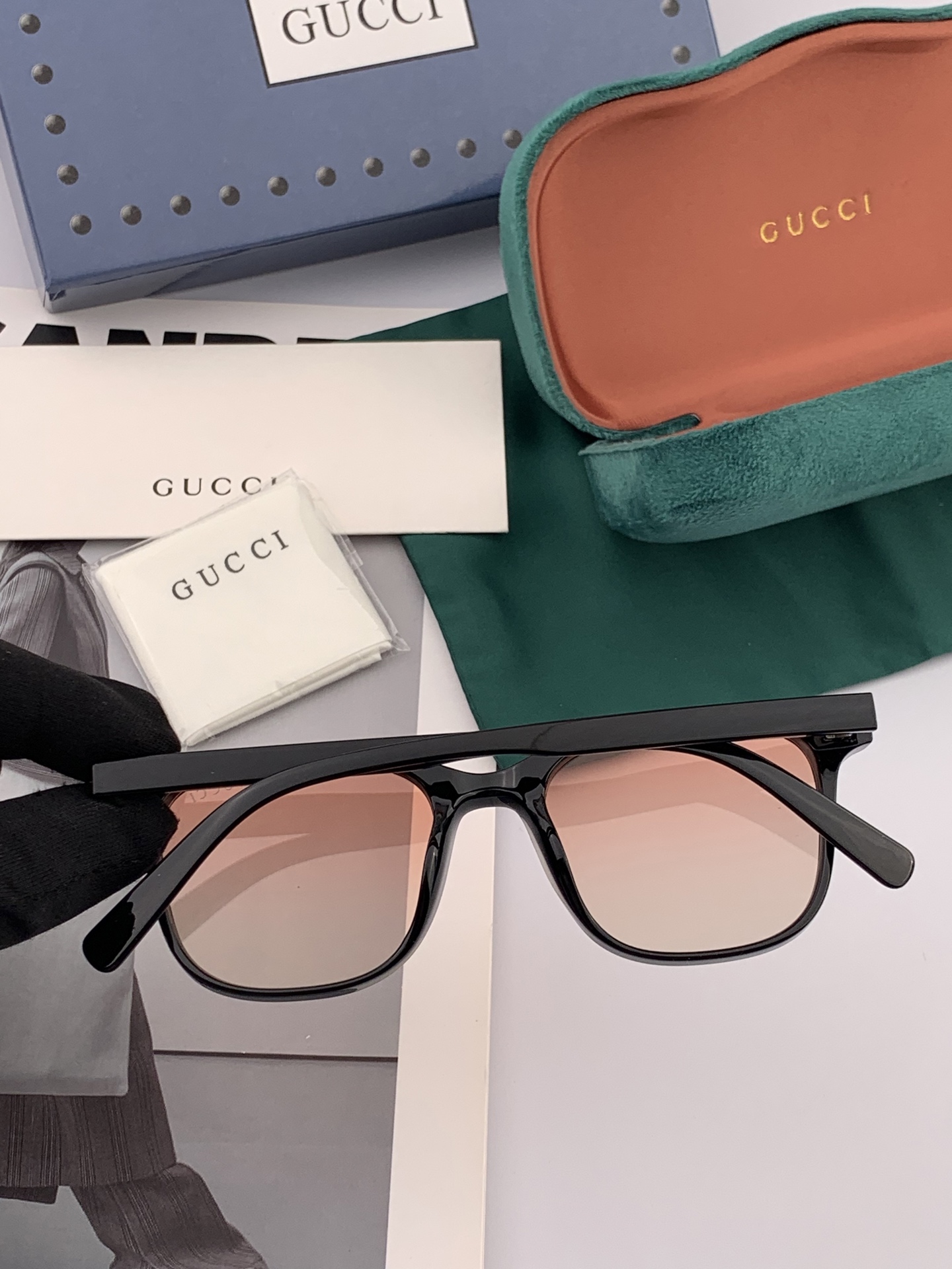   【TR偏光系列】情侣款 Gucci   经典的方框设计，不挑脸型，无论搭配大衣还是连衣裙都非常显气质