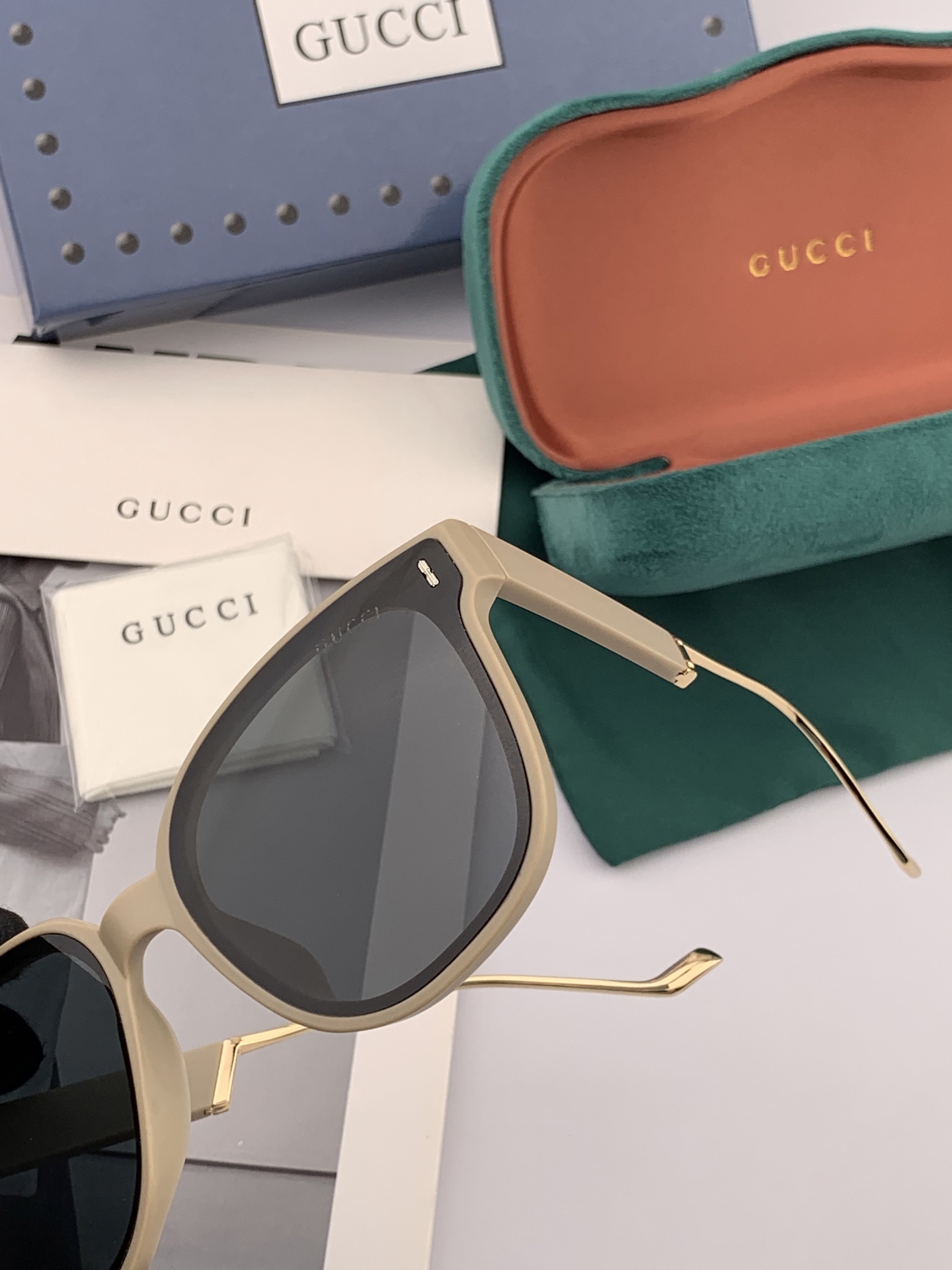 🔺 【GUCCI】2025开春新款 潮流爆款 时尚方框太阳镜 高品质 佩戴舒适 网红潮款墨镜 型号：G7