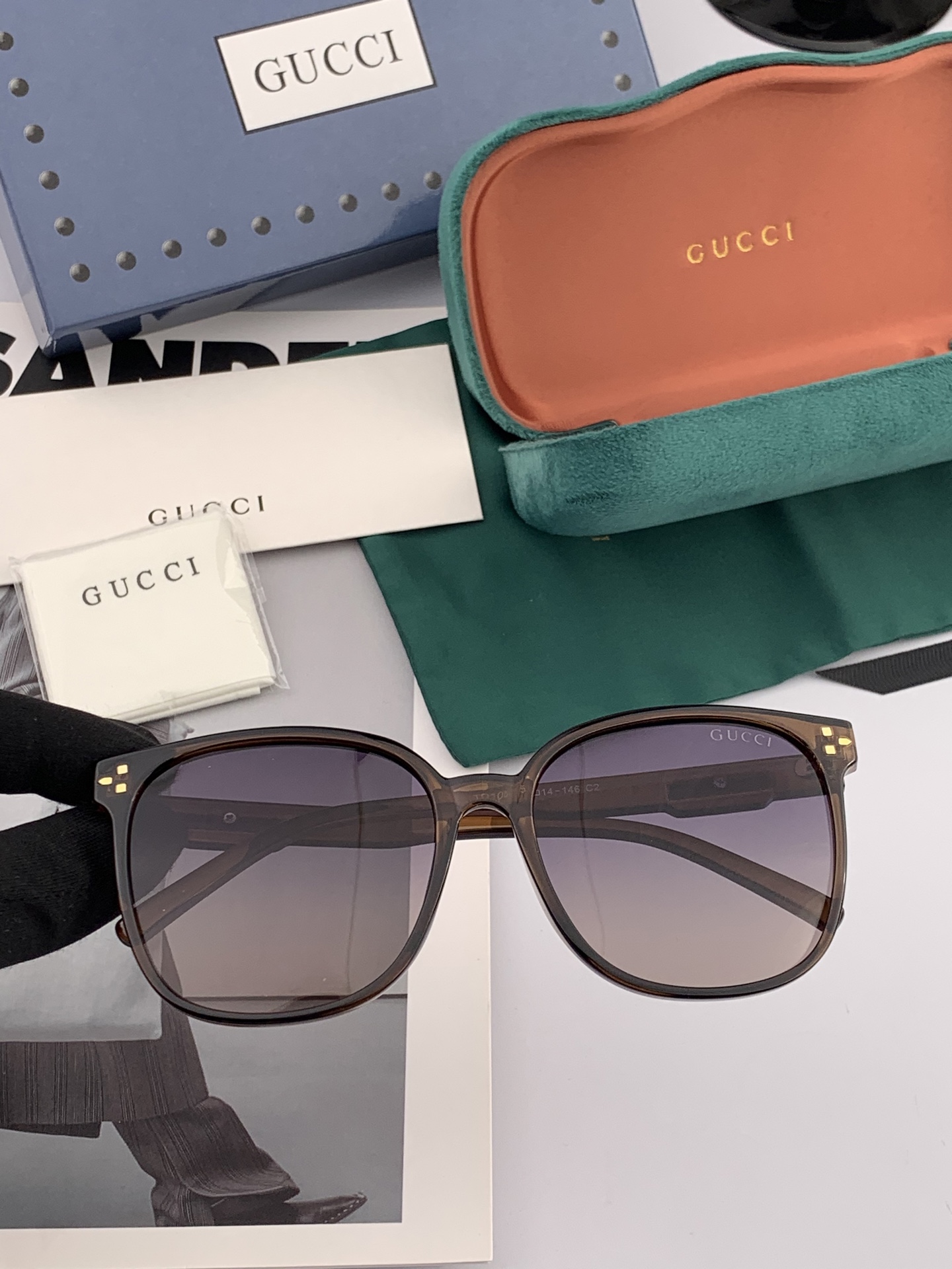   超好看 潮酷【GUCCI】古驰 新款款太阳镜以独特魅力和前卫风格诠释春夏最新眼镜，以方框设计，中梁连