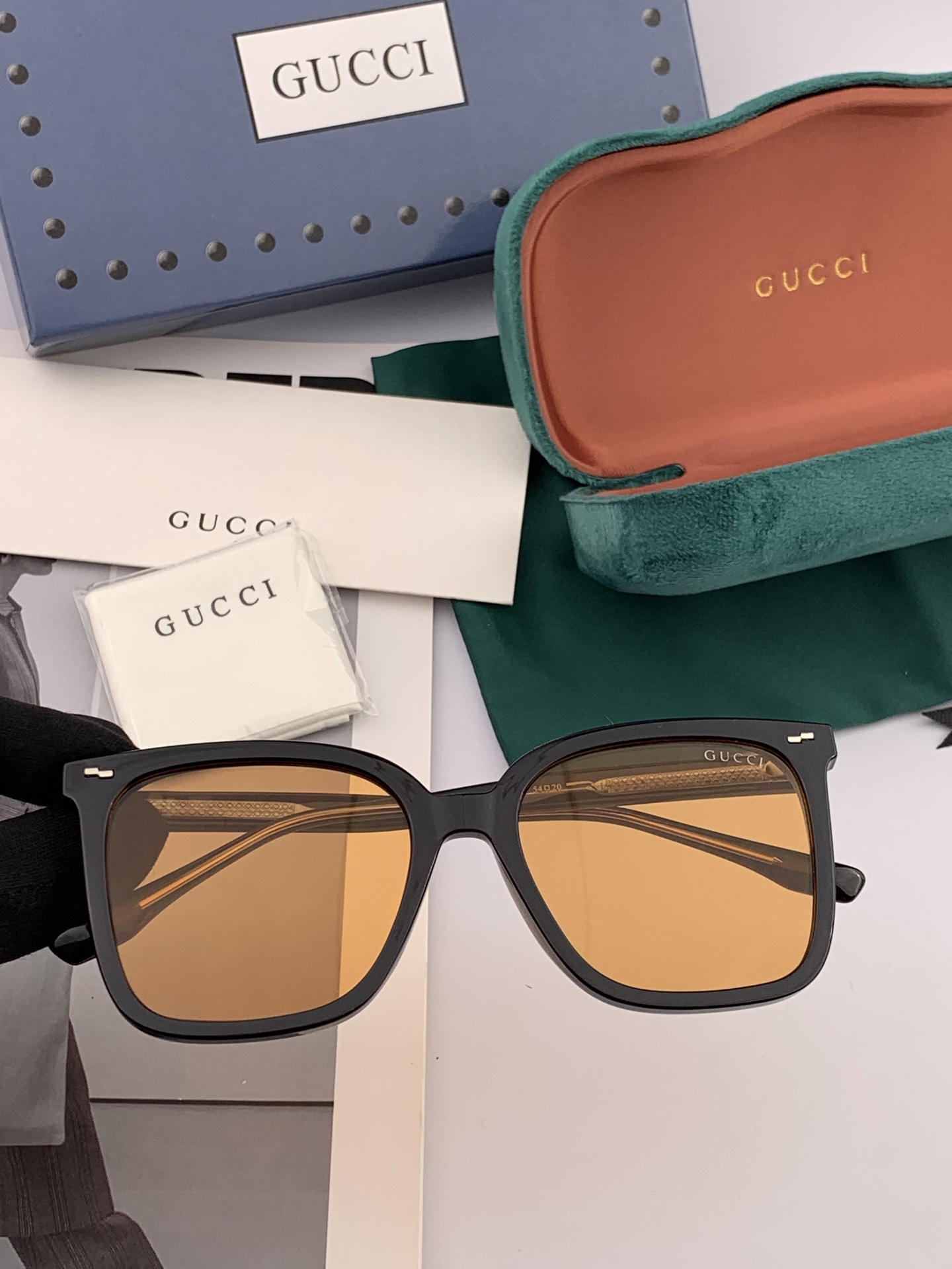  🔺GUCCI🔻古驰 GG方框太阳镜 完美品质 🎓独特设计  适合各种脸型 亮相时装周 超时尚百搭 实物
