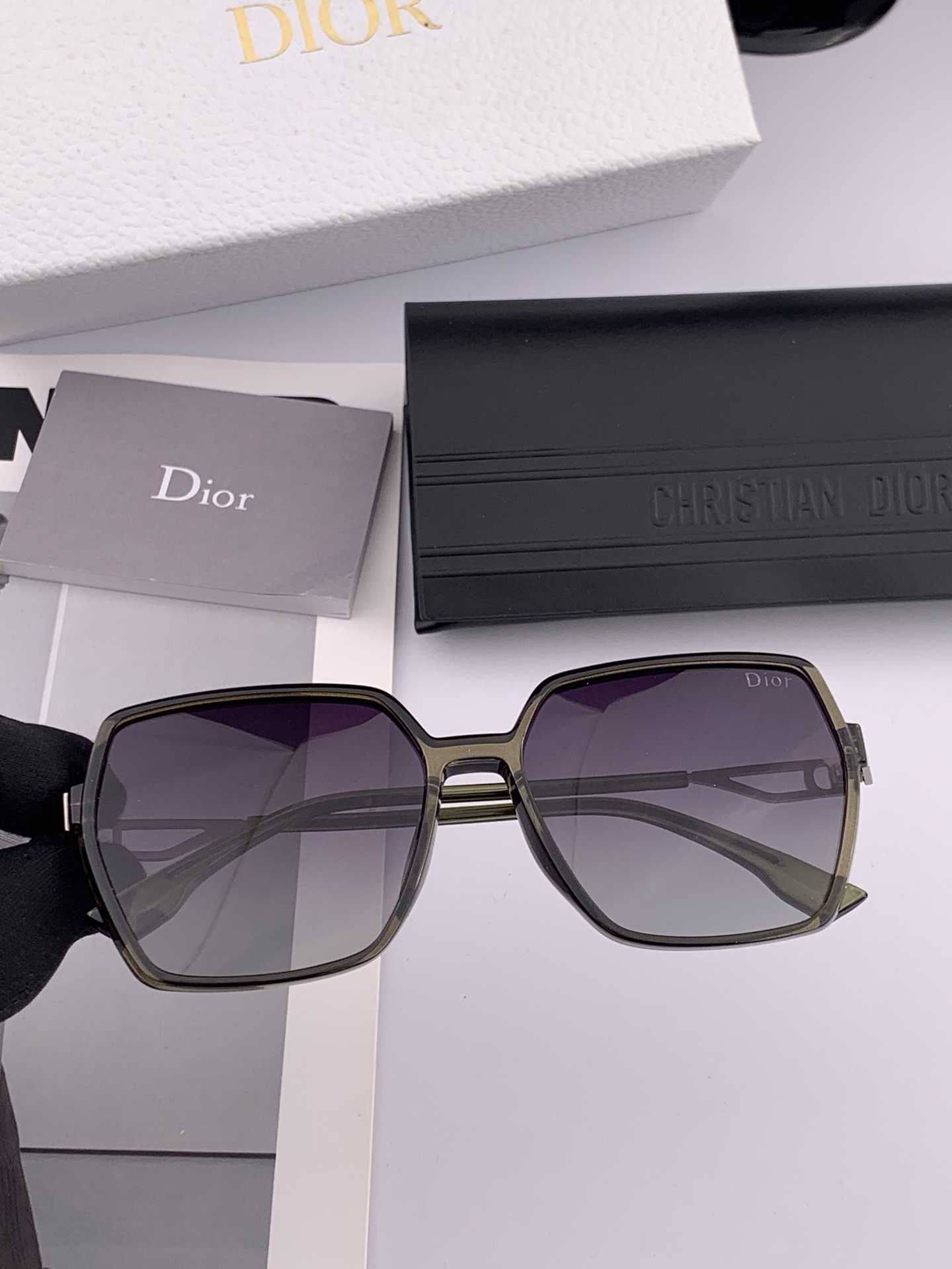  🔺 【DIOR-迪奥】2025开春新款 潮流爆款 时尚方框偏光太阳镜 高品质 佩戴舒适 网红潮款墨镜 