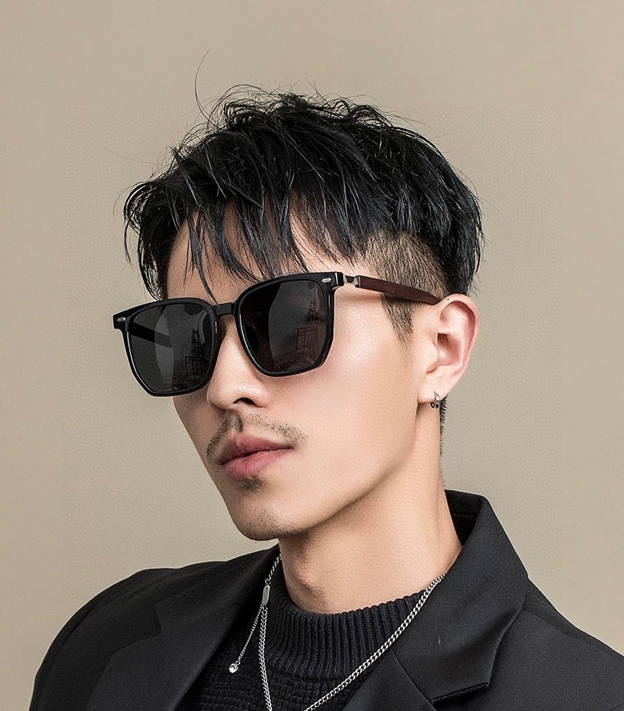   超好看 潮酷【GUCCI】古驰 新款款太阳镜以独特魅力和前卫风格诠释春夏最新眼镜，以方框设计，中梁连