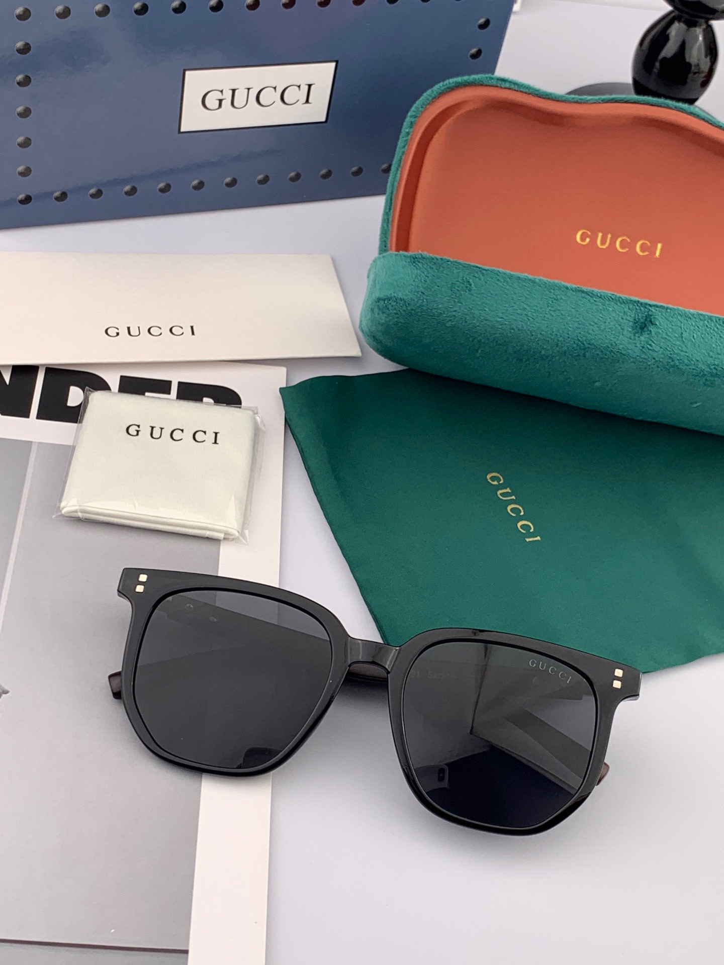   超好看 潮酷【GUCCI】古驰 新款款太阳镜以独特魅力和前卫风格诠释春夏最新眼镜，以方框设计，中梁连