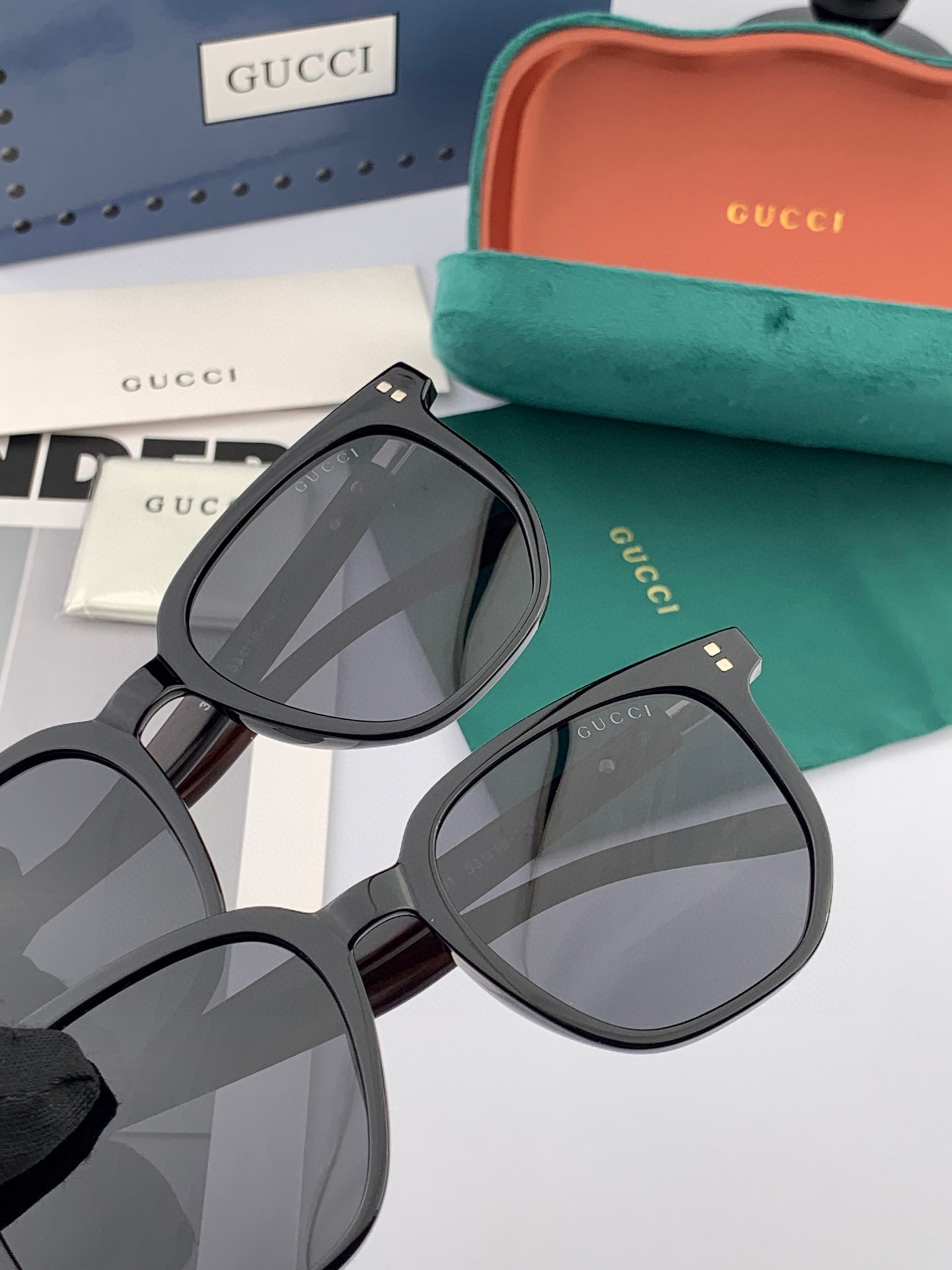   超好看 潮酷【GUCCI】古驰 新款款太阳镜以独特魅力和前卫风格诠释春夏最新眼镜，以方框设计，中梁连