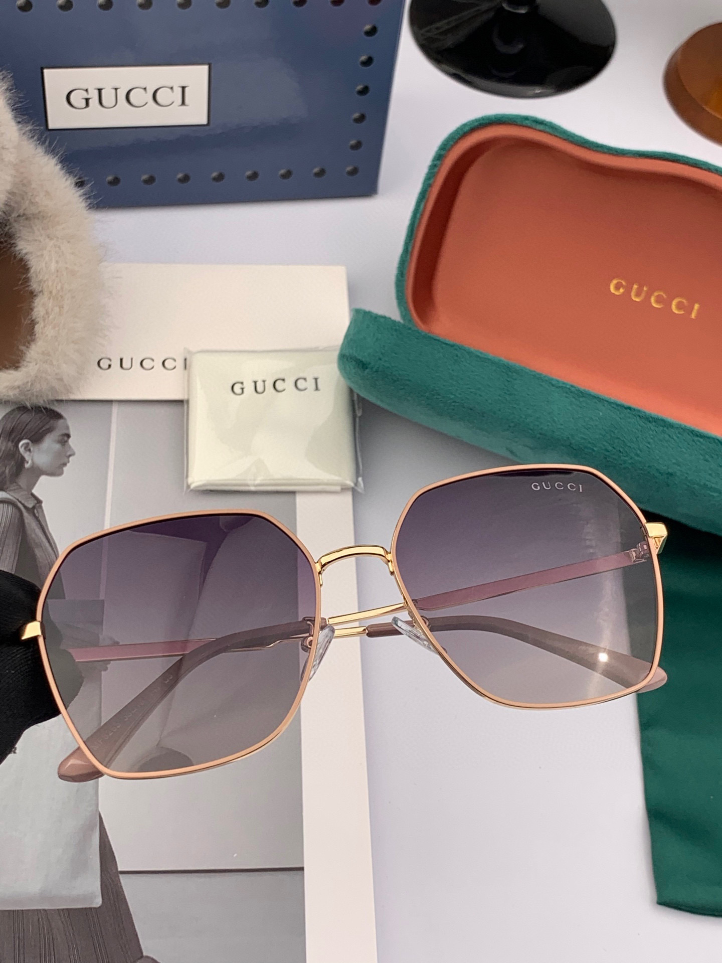  GUCCI  2025开春新款 马鞍扣镜腿系列墨镜，优雅方框太阳镜各路网红纷纷带起气场满分‼️ 俏皮甜