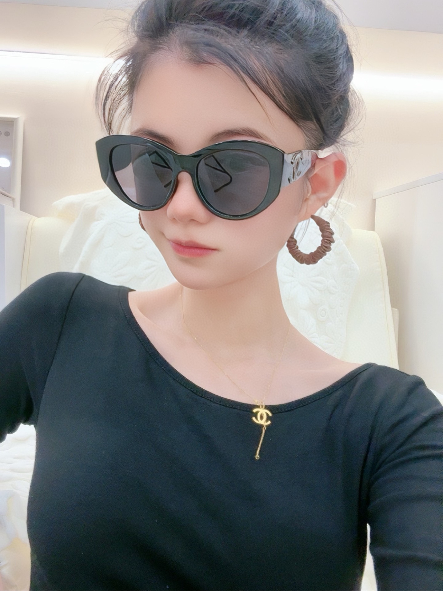    新品CHANEL 香奈儿太阳镜以独特魅力和前卫风格诠释春夏最新眼镜，质感超好佩带舒适 型号：CH4