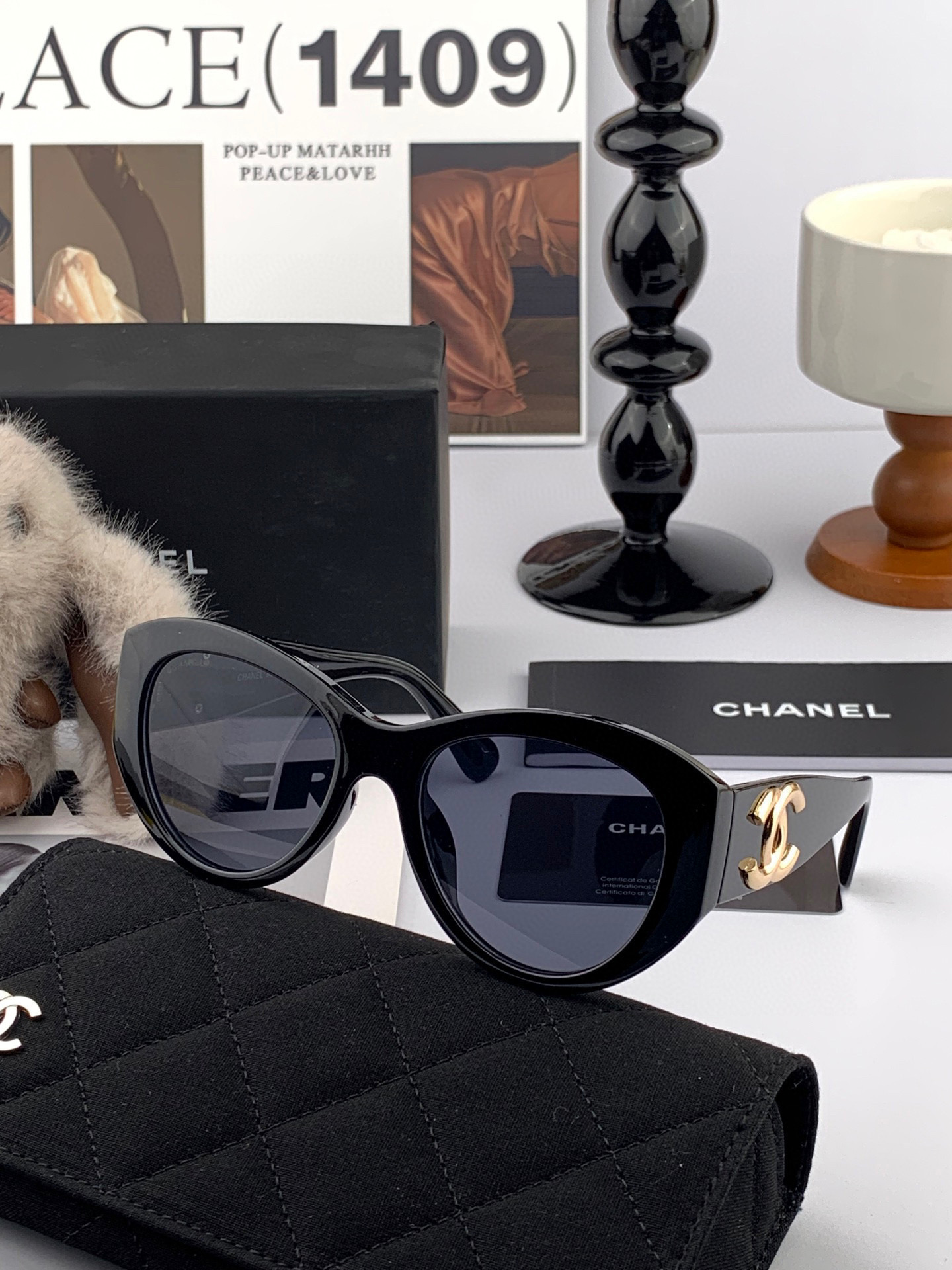    新品CHANEL 香奈儿太阳镜以独特魅力和前卫风格诠释春夏最新眼镜，质感超好佩带舒适 型号：CH4