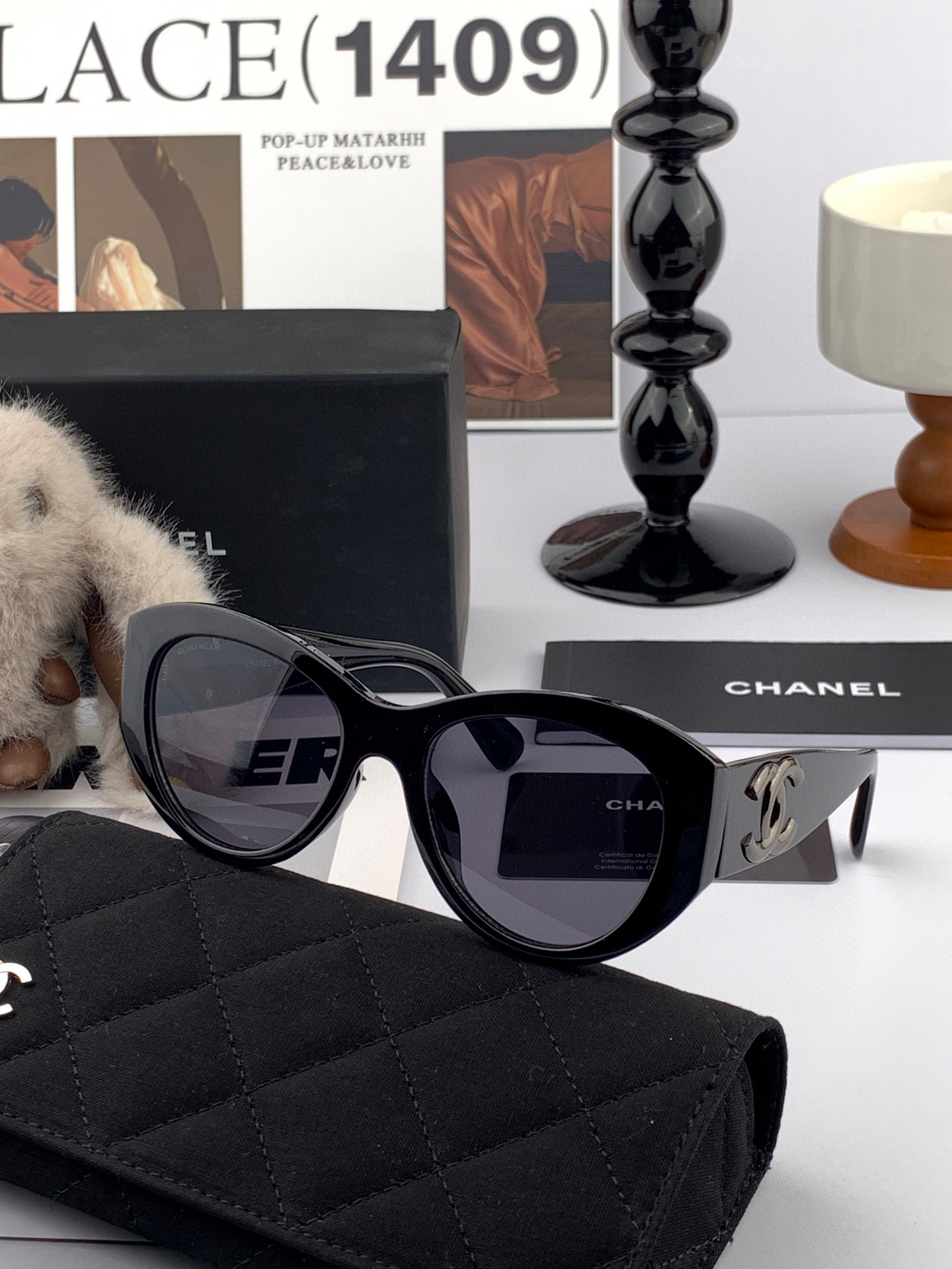    新品CHANEL 香奈儿太阳镜以独特魅力和前卫风格诠释春夏最新眼镜，质感超好佩带舒适 型号：CH4