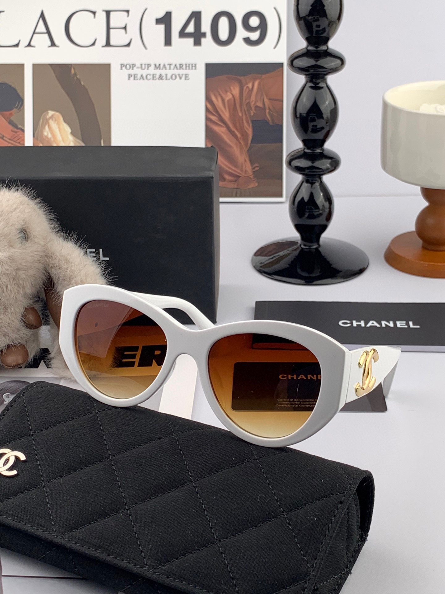    新品CHANEL 香奈儿太阳镜以独特魅力和前卫风格诠释春夏最新眼镜，质感超好佩带舒适 型号：CH4
