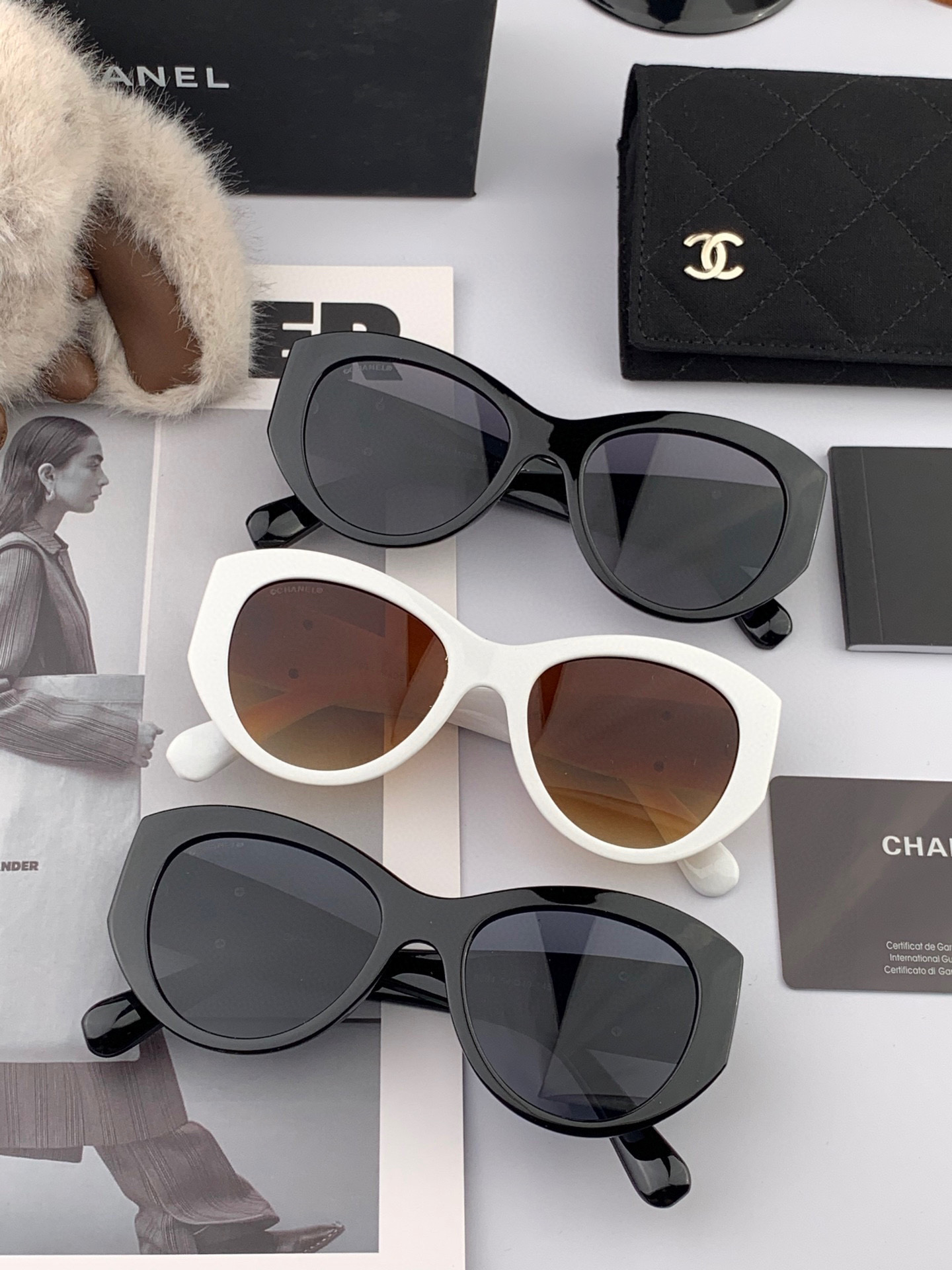    新品CHANEL 香奈儿太阳镜以独特魅力和前卫风格诠释春夏最新眼镜，质感超好佩带舒适 型号：CH4