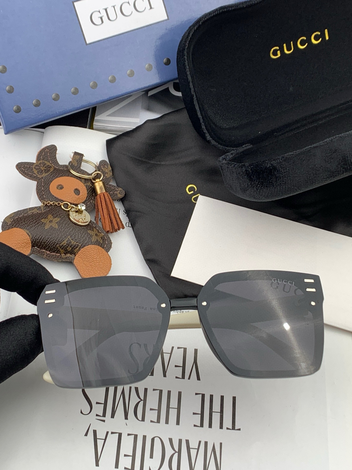   GUCCI 2025开春新款 最新款方框太阳镜 各路网红纷纷带起气场满分‼️ 俏皮甜美.上脸效果更佳