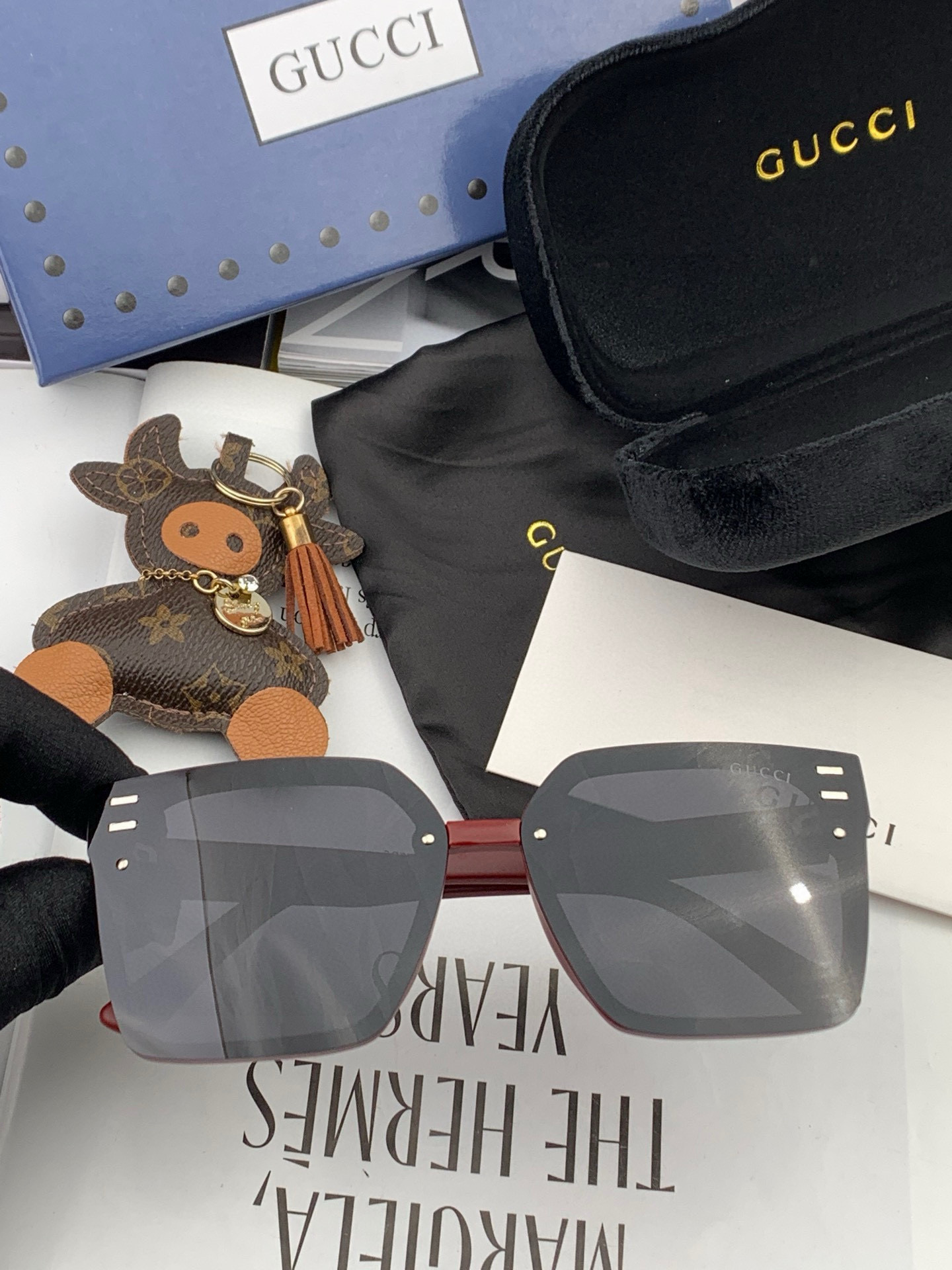   GUCCI 2025开春新款 最新款方框太阳镜 各路网红纷纷带起气场满分‼️ 俏皮甜美.上脸效果更佳