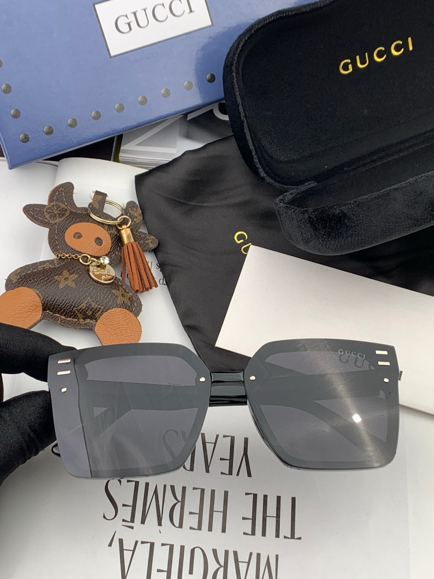   GUCCI 2025开春新款 最新款方框太阳镜 各路网红纷纷带起气场满分‼️ 俏皮甜美.上脸效果更佳
