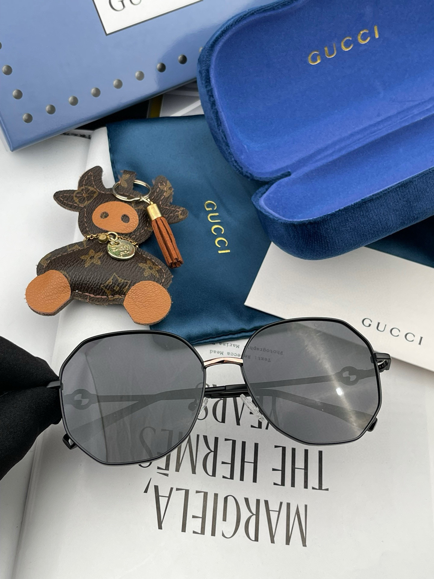   超好看 潮酷【GUCCI】古驰 新款款太阳镜以独特魅力和前卫风格诠释春夏最新眼镜，以方框设计两边经典