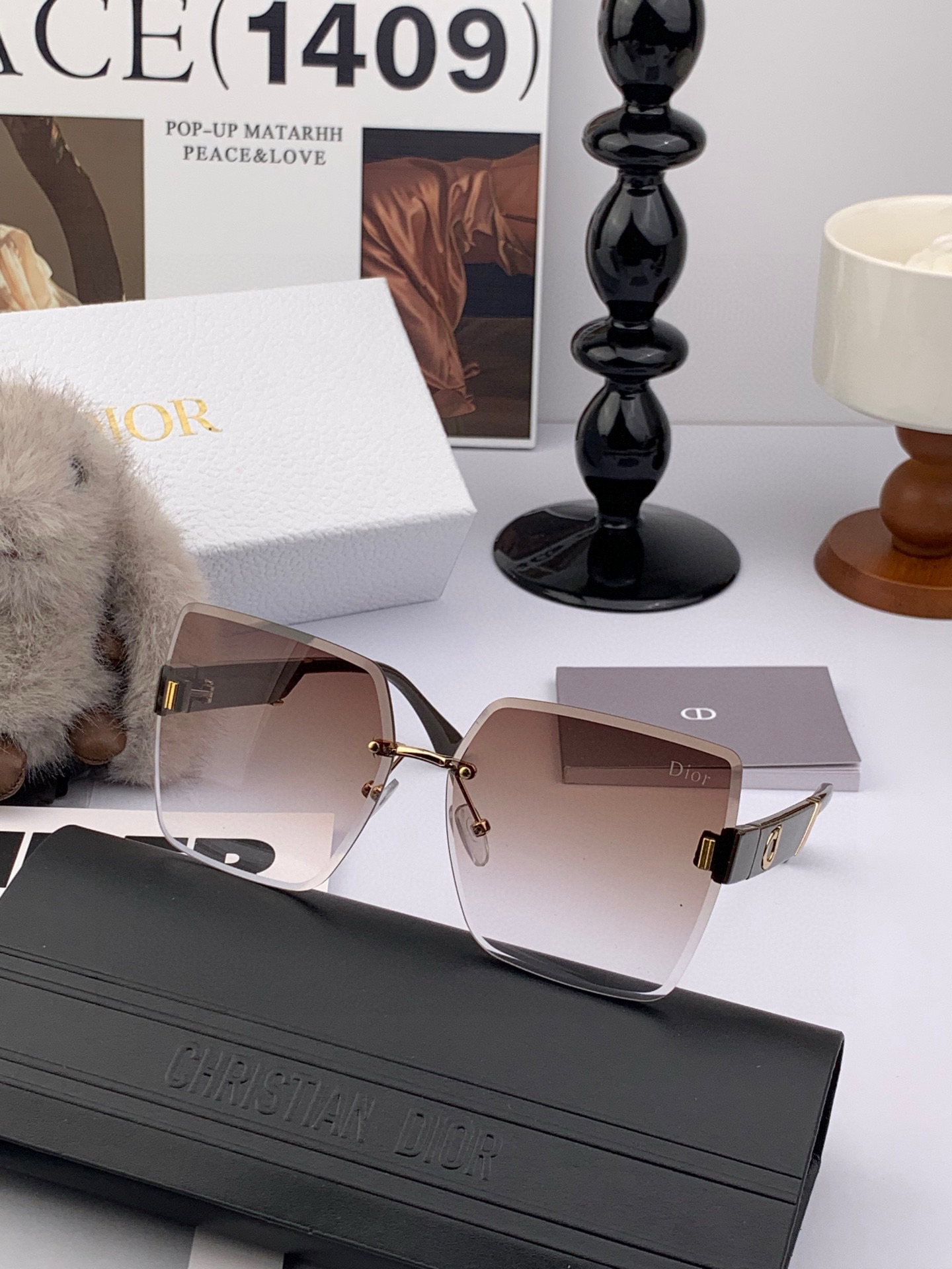  DIOR 2025新款女士方框太阳眼镜 开车墨镜 新款金属无框太阳镜  时尚大方 舒适轻盈 精致奢华 
