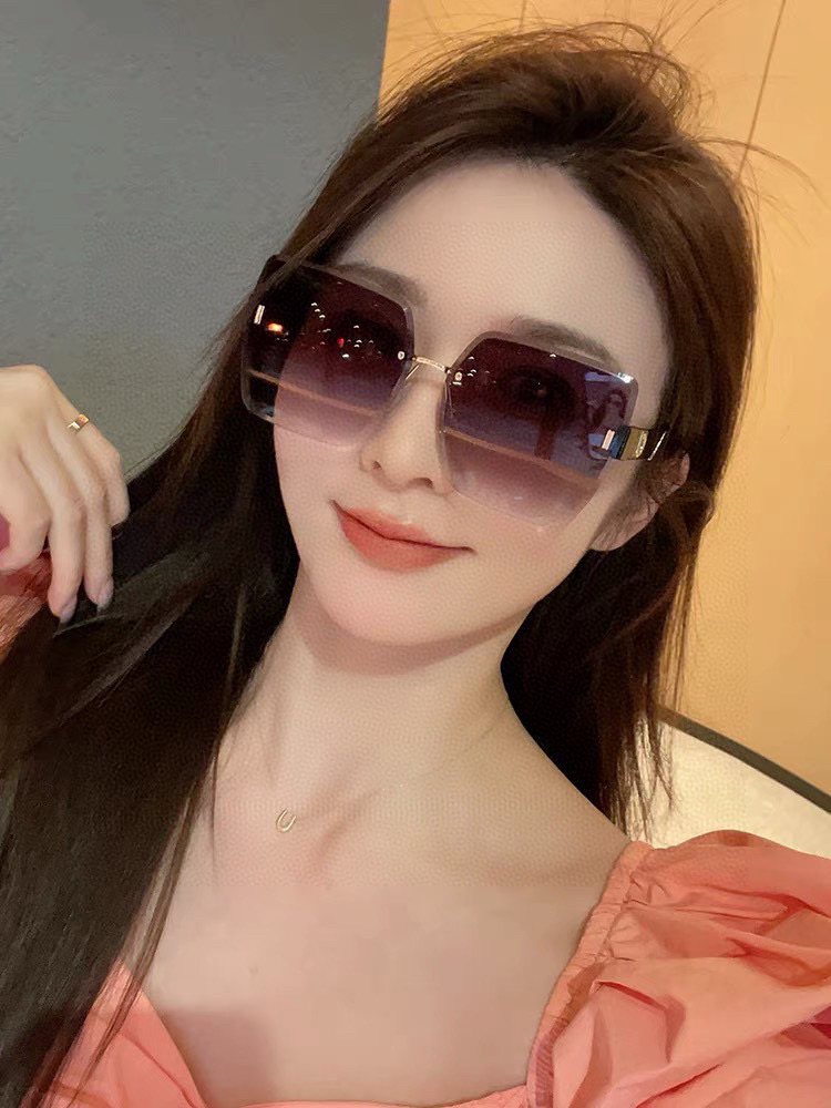  DIOR 2025新款女士方框太阳眼镜 开车墨镜 新款金属无框太阳镜  时尚大方 舒适轻盈 精致奢华 