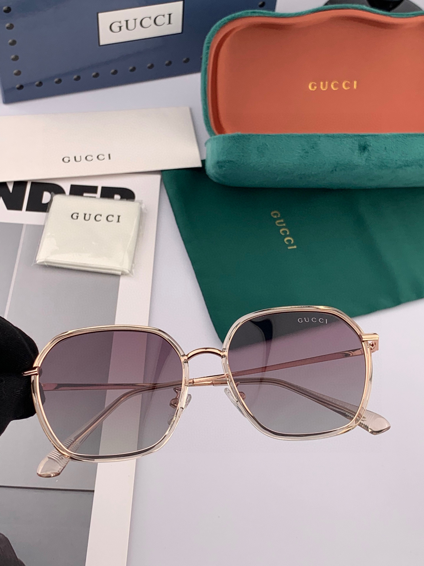  GUCCI 2025开春新款太阳镜 各路网红纷纷带起气场满分‼️ 俏皮甜美.上脸效果更佳.金属质感超好