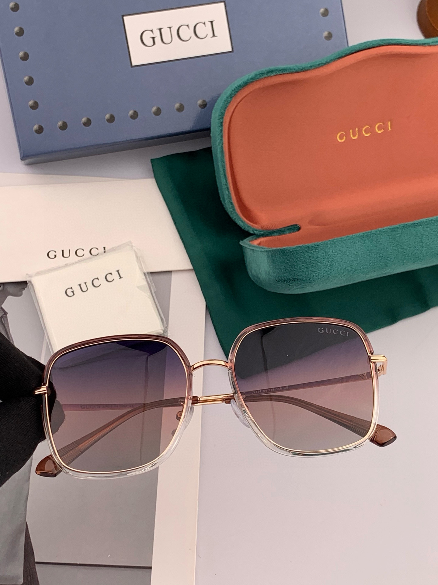  GUCCI 2025开春新款 最新款方框太阳镜 各路网红纷纷带起气场满分‼️ 俏皮甜美.上脸效果更佳.