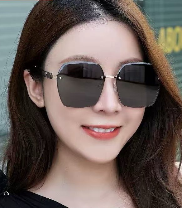 【尼龙偏光系列】爱马仕无框太阳镜墨方框设计，不挑脸型，无论搭配大衣还是连衣裙都非常显气质尼龙偏光镜片预防