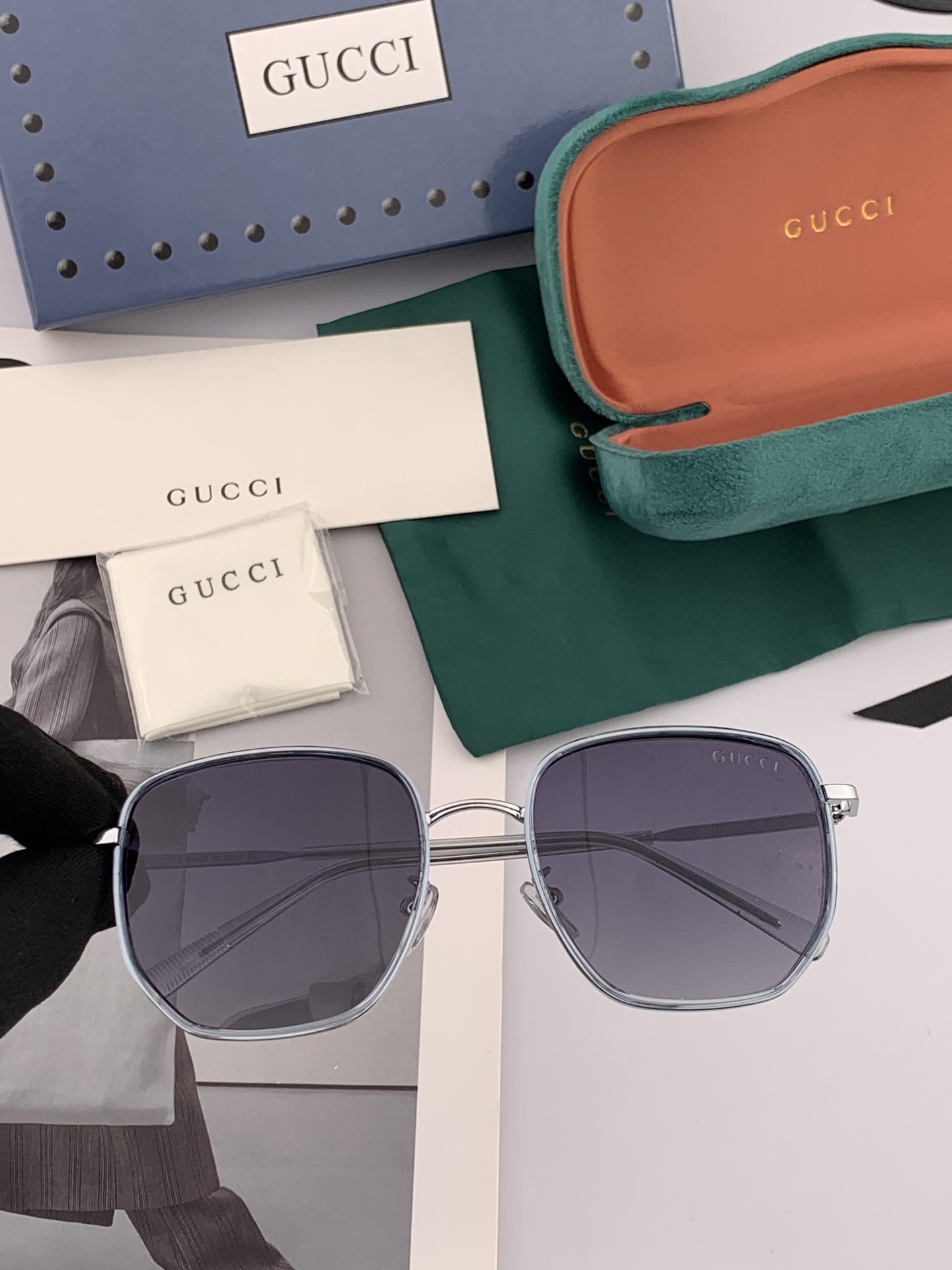  GUCCI 2025开春新款 最新款方框太阳镜 各路网红纷纷带起气场满分‼️ 俏皮甜美.上脸效果更佳.