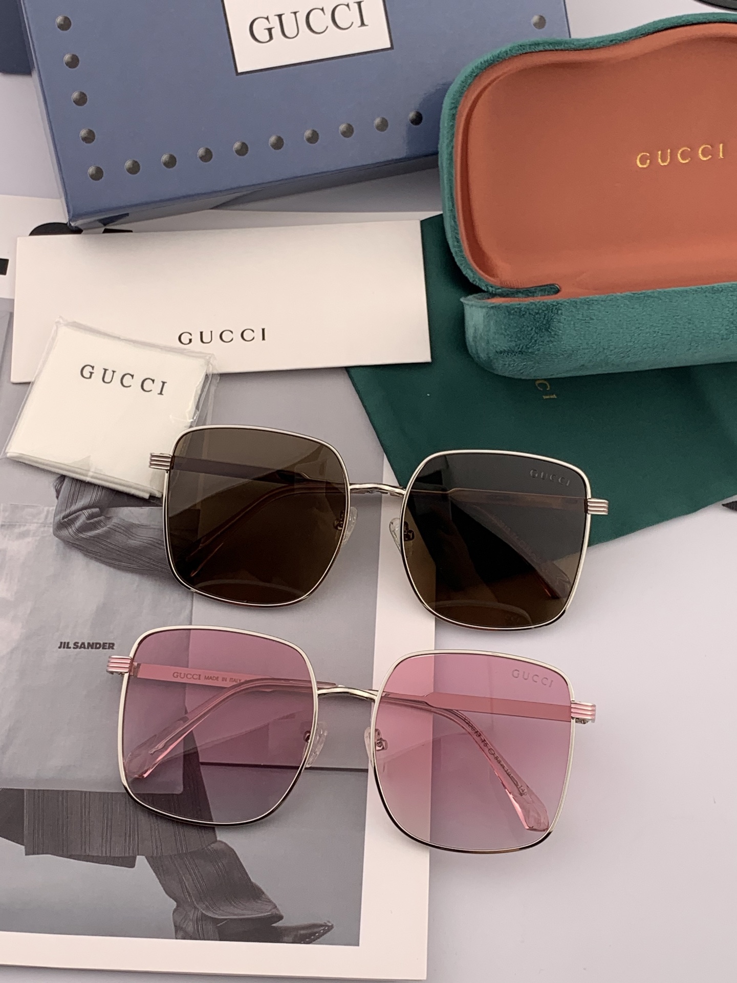   Gucci墨镜2025新款  。  方框设计再优雅的同时还能在视觉上修饰脸型，敲显脸小，不挑脸型 复