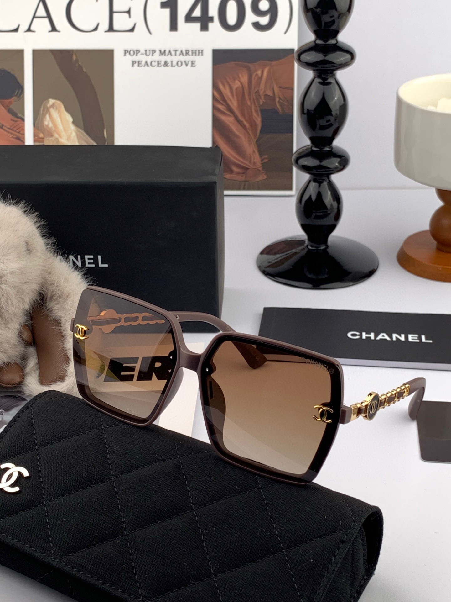    新品CHANEL 香奈儿太阳镜以独特魅力和前卫风格诠释春夏最新眼镜，质感超好佩带舒适 型号：CH7