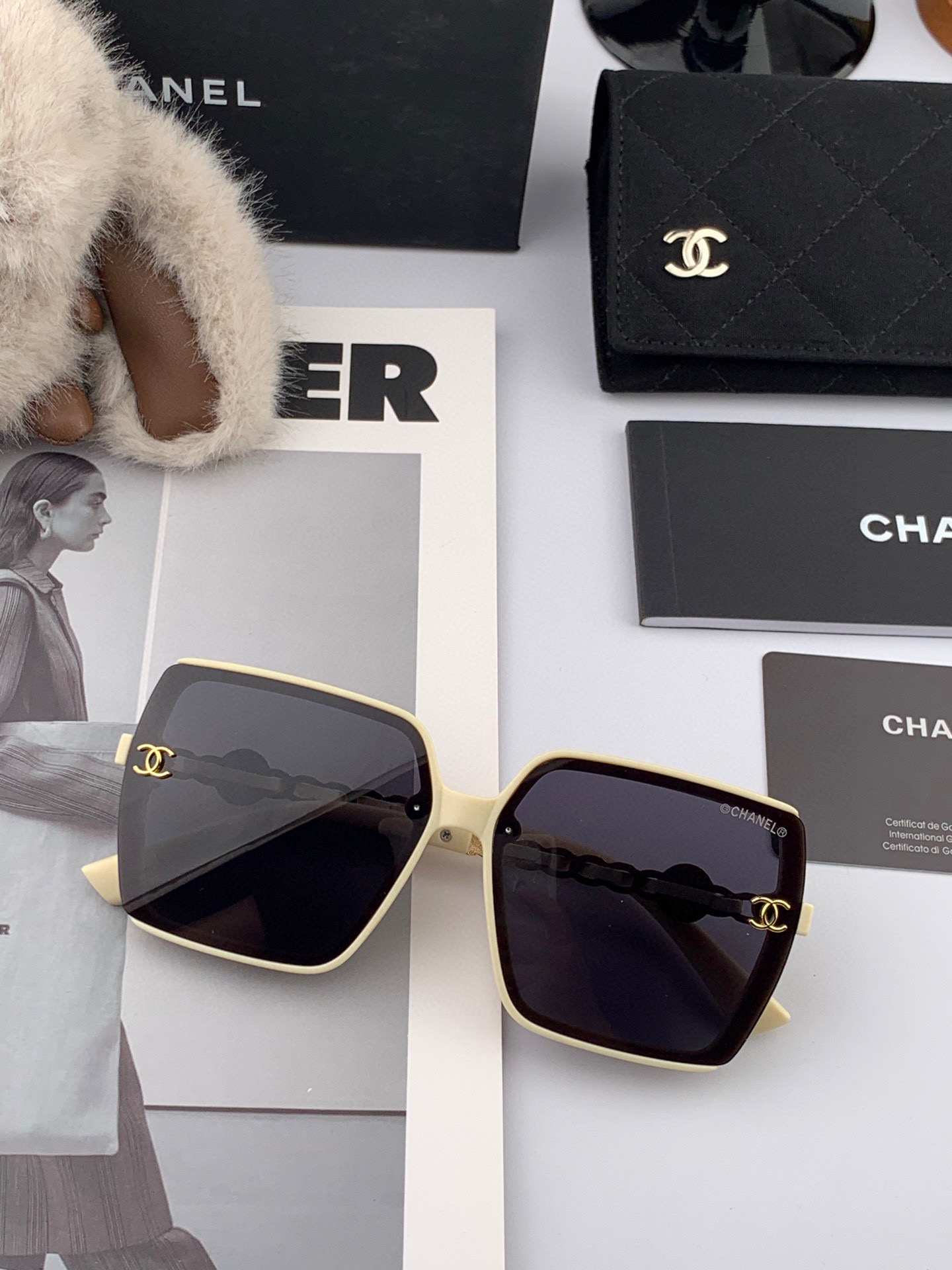    新品CHANEL 香奈儿太阳镜以独特魅力和前卫风格诠释春夏最新眼镜，质感超好佩带舒适 型号：CH7