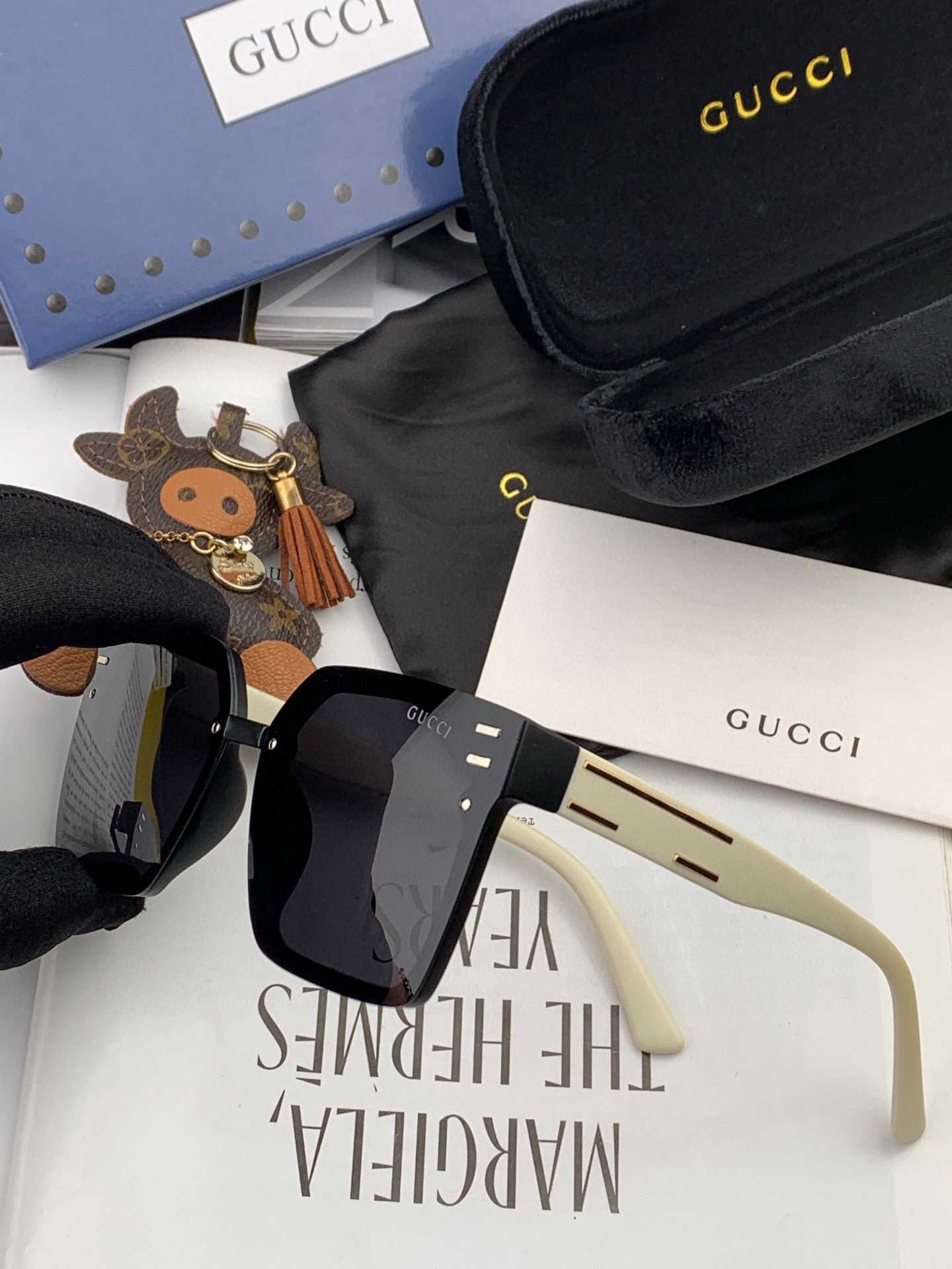   GUCCI 2025开春新款 最新款方框太阳镜 各路网红纷纷带起气场满分‼️ 俏皮甜美.上脸效果更佳