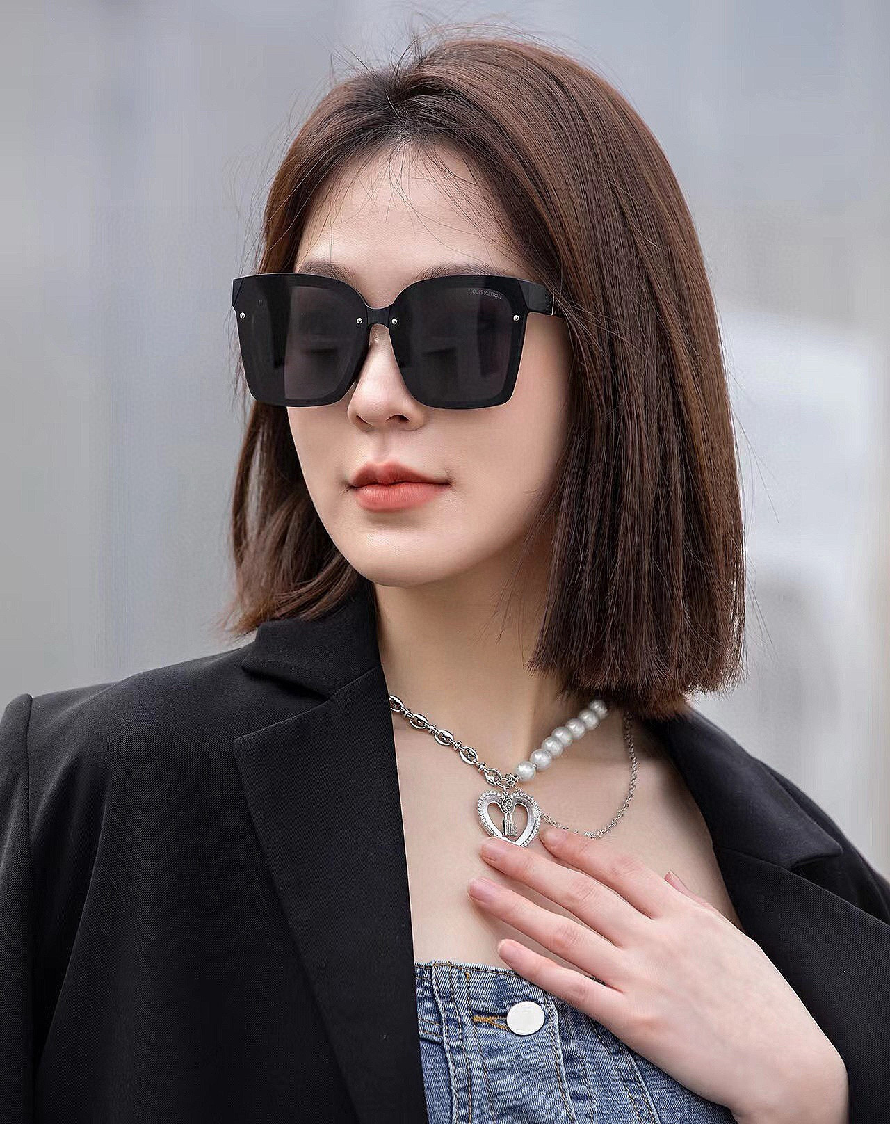 NO:256757,【TR polarization series】lv large frame sunglasses sunglasses classic square frame design, not picky about face shape, it shows temperament, whether paired with a coat or a dress, polarized lenses prevent UV rays Model model L17 glasses sunglasses, glasses, louis vuitton, skirts19860909【TR偏光系列】lv大框太阳镜墨镜经典的方框设计,不挑脸型,无论搭配大衣还是连衣裙都非常显气质偏光镜片预防紫外线 型号型号L17眼镜墨镜太阳镜,眼镜,louis vuitton,skirts,glasses