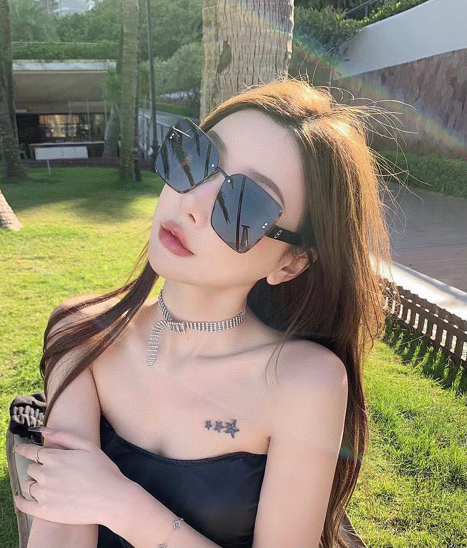 NO:256788,[DIOR-Dion nylon polarized sunglasses] 2025 new spring model trendy fashion square polarized sunglasses high quality comfortable to wear Internet celebrity trendy sunglasses women's high-definition nylon polarized sunglasses high quality TR frame Model CD4579 glasses sunglasses, glasses, dior, dior19860909【DIOR-迪奥尼龙偏光太阳镜】2025开春新款 潮流爆款 时尚方框偏光太阳镜 高品质 佩戴舒适 网红潮款墨镜 女士高清尼龙偏光太阳镜 高品质TR镜框 型号CD4579眼镜墨镜太阳镜,眼镜,dior,dior,glasses